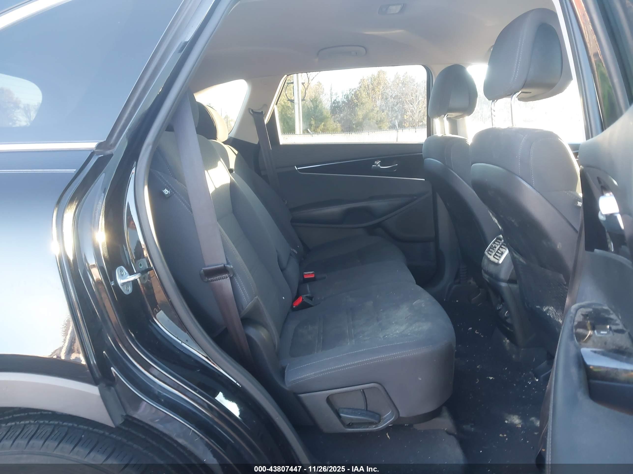 KIA SORENTO image 8