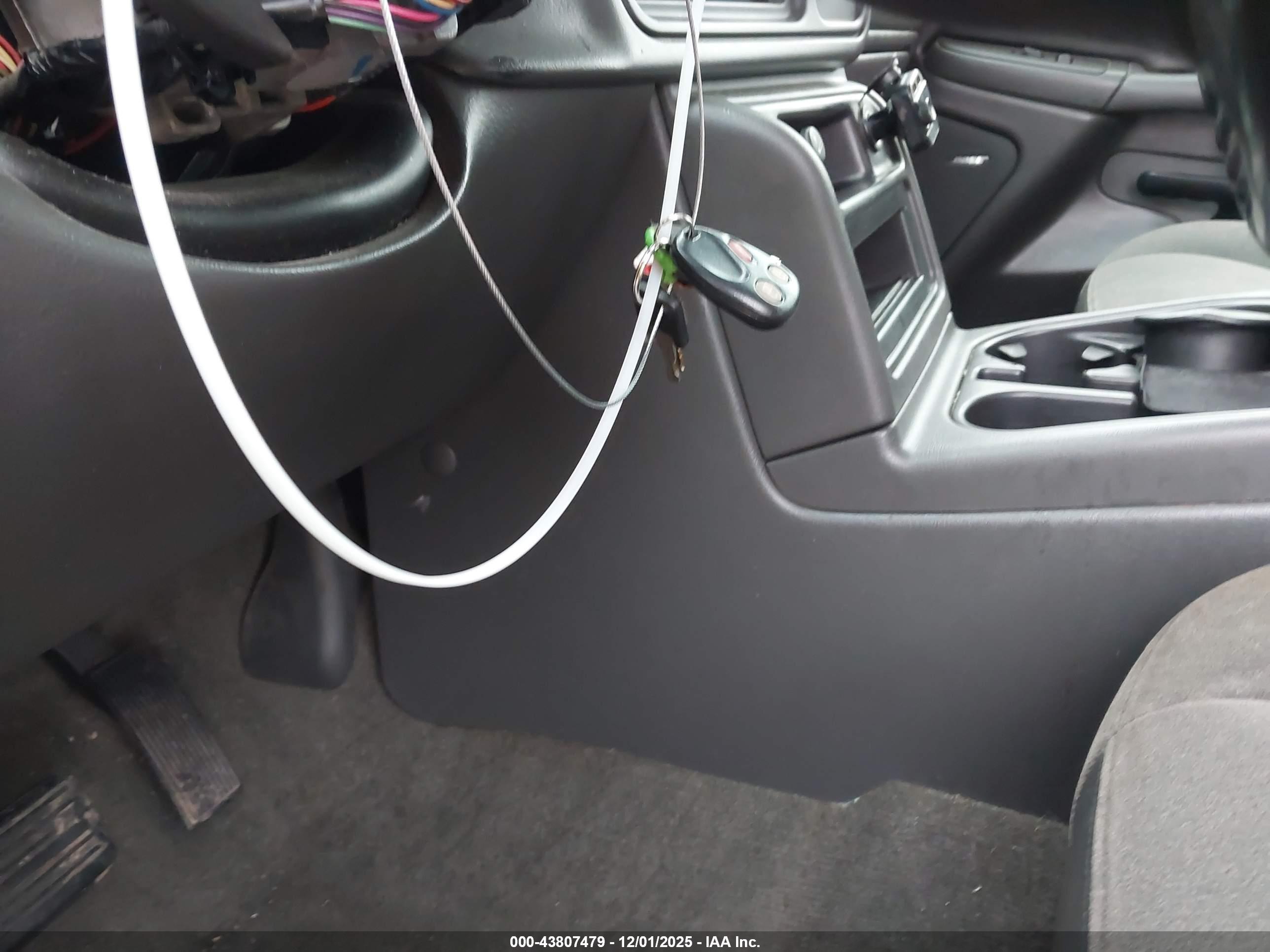 CHEVROLET SILVERADO image 11