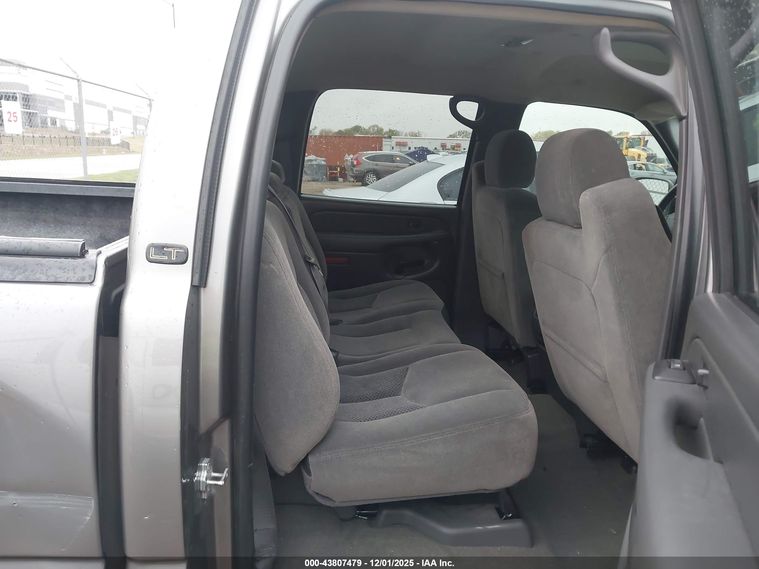 CHEVROLET SILVERADO image 8