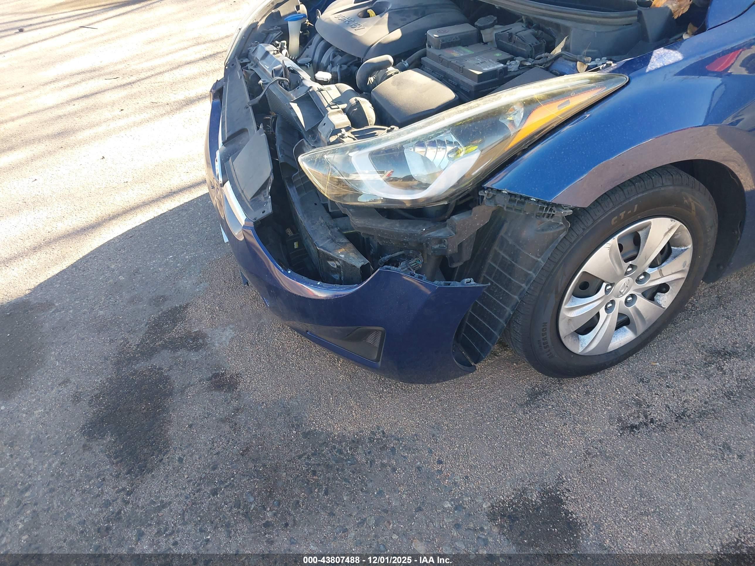 HYUNDAI ELANTRA image 6