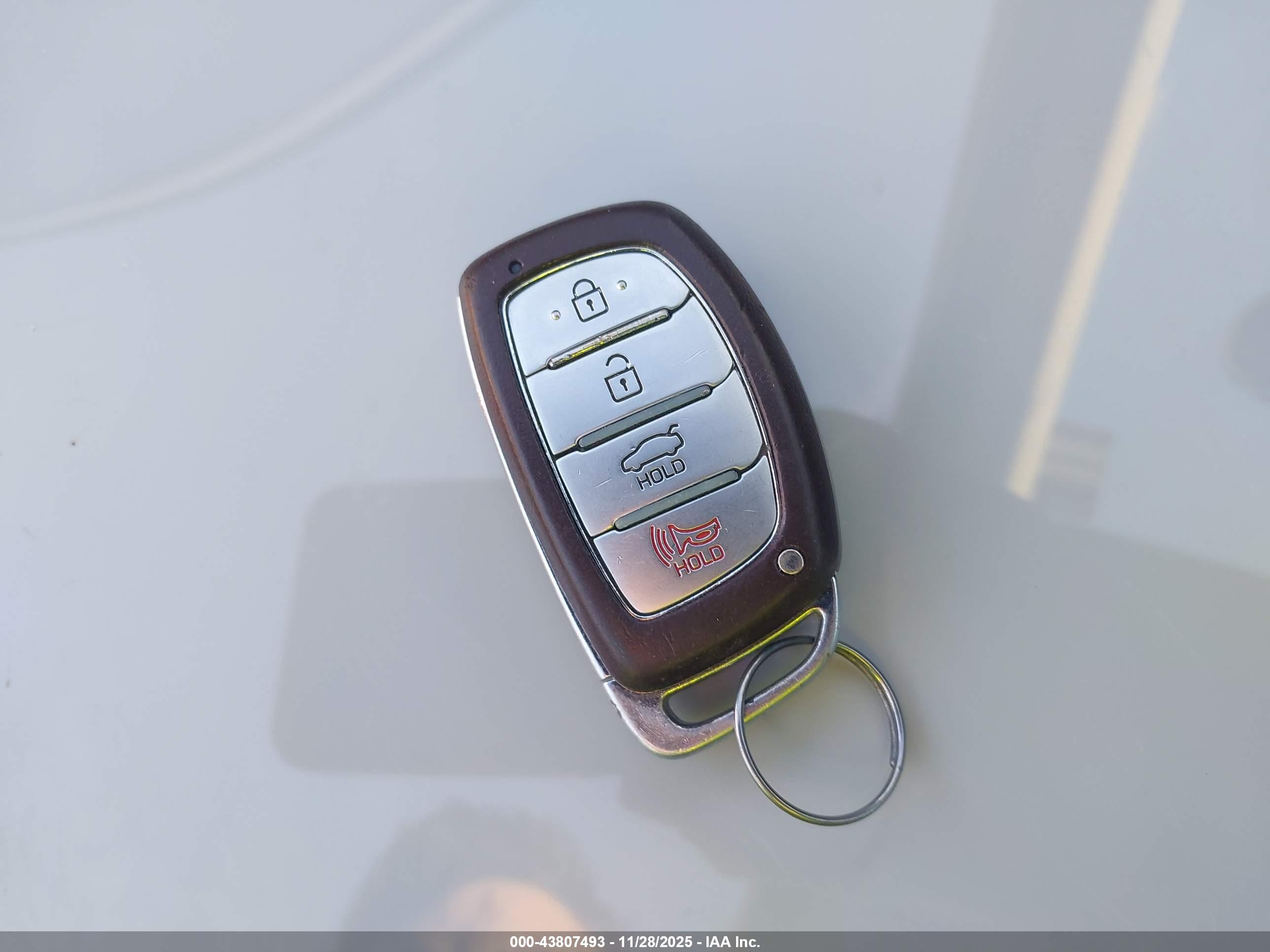 HYUNDAI ELANTRA image 11