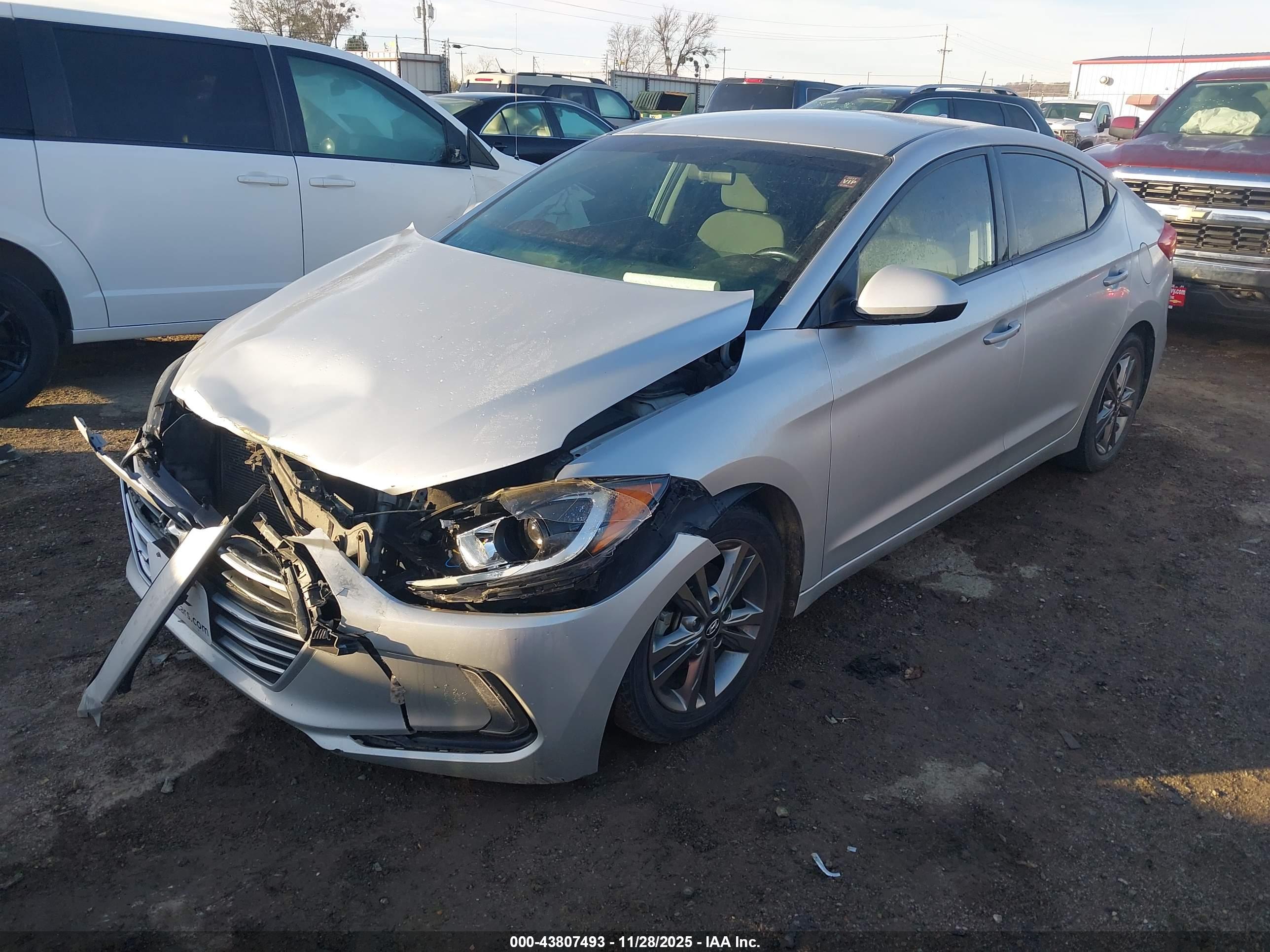 HYUNDAI ELANTRA image 2