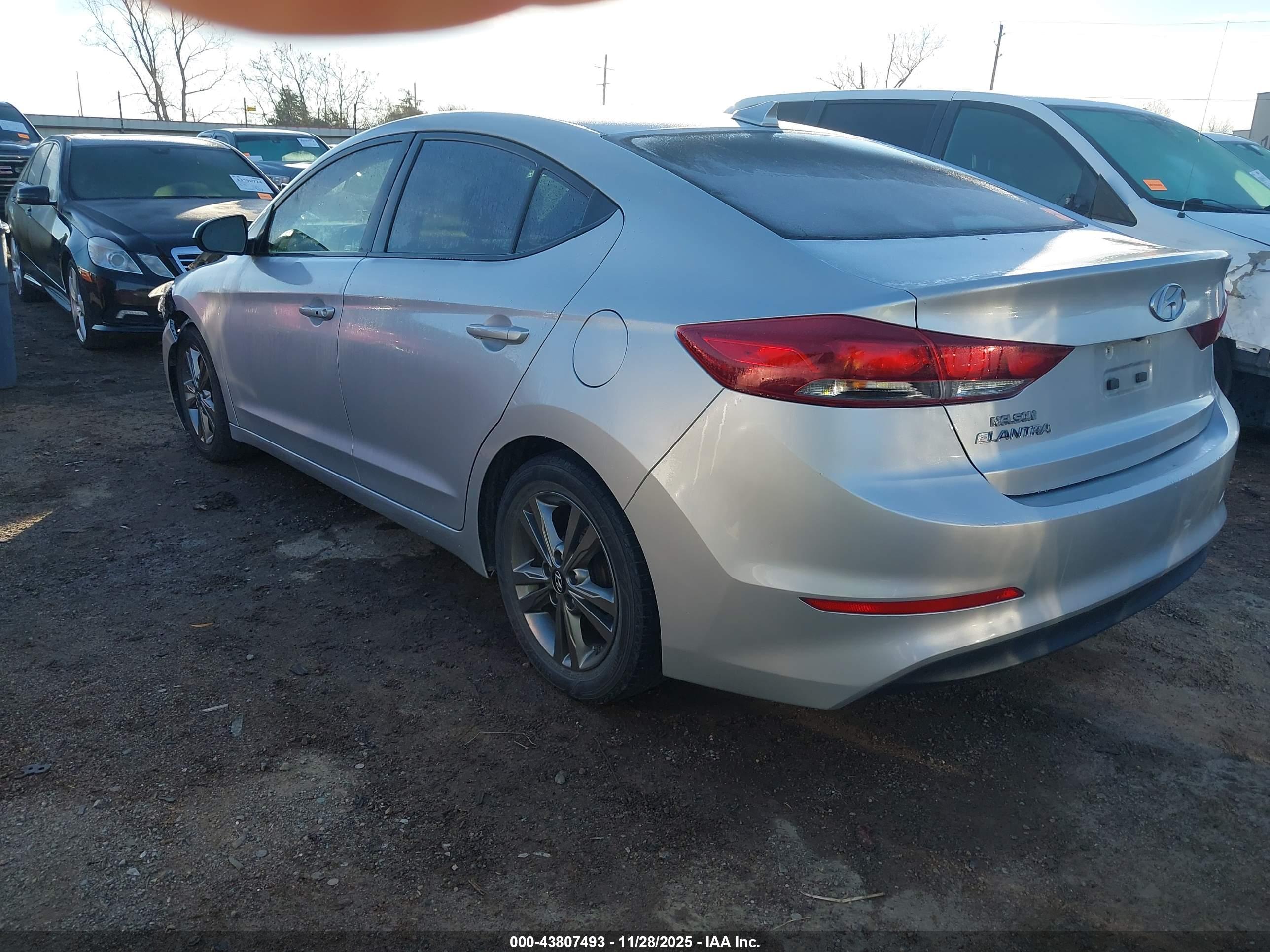 HYUNDAI ELANTRA image 3
