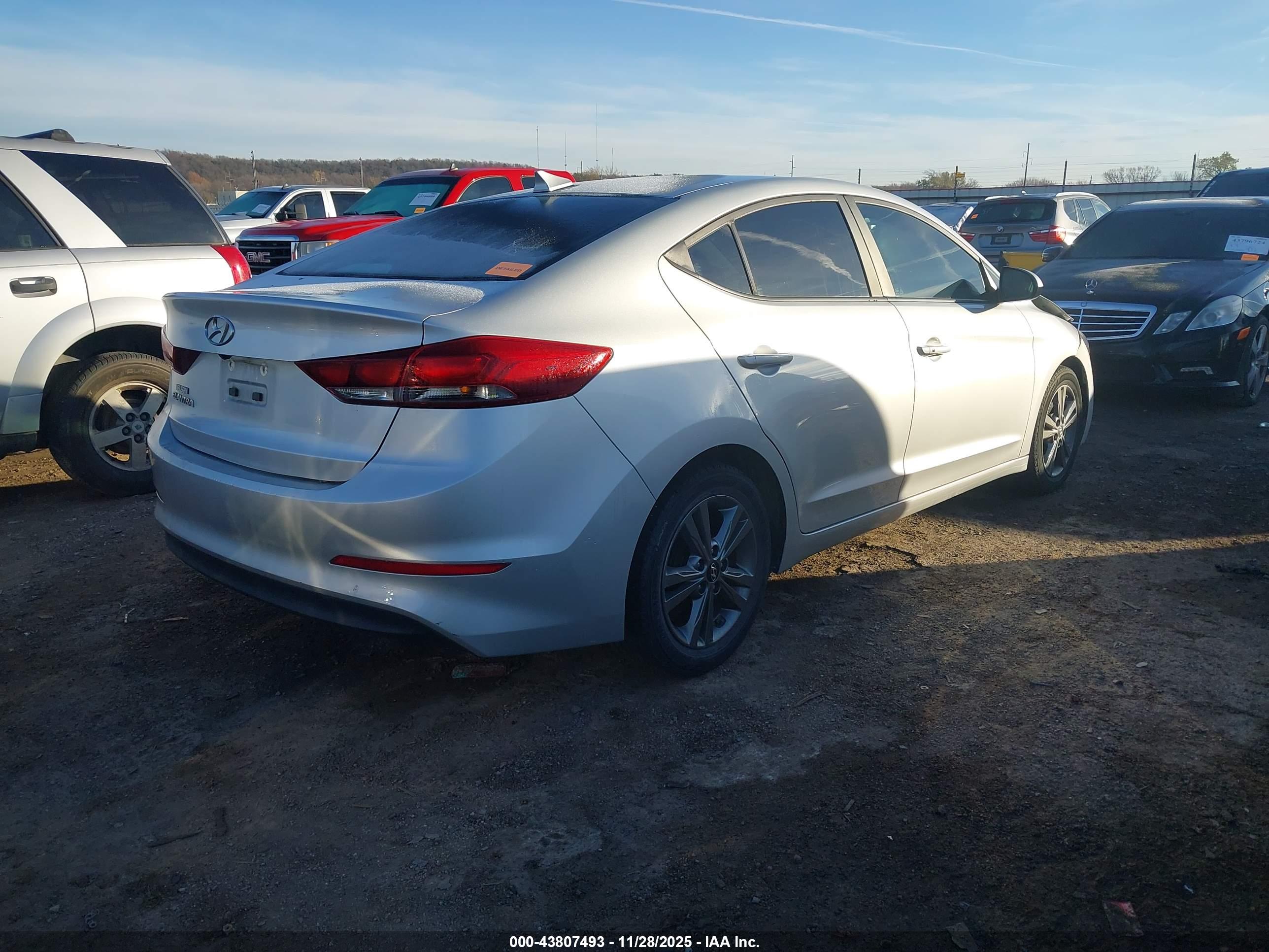 HYUNDAI ELANTRA image 4