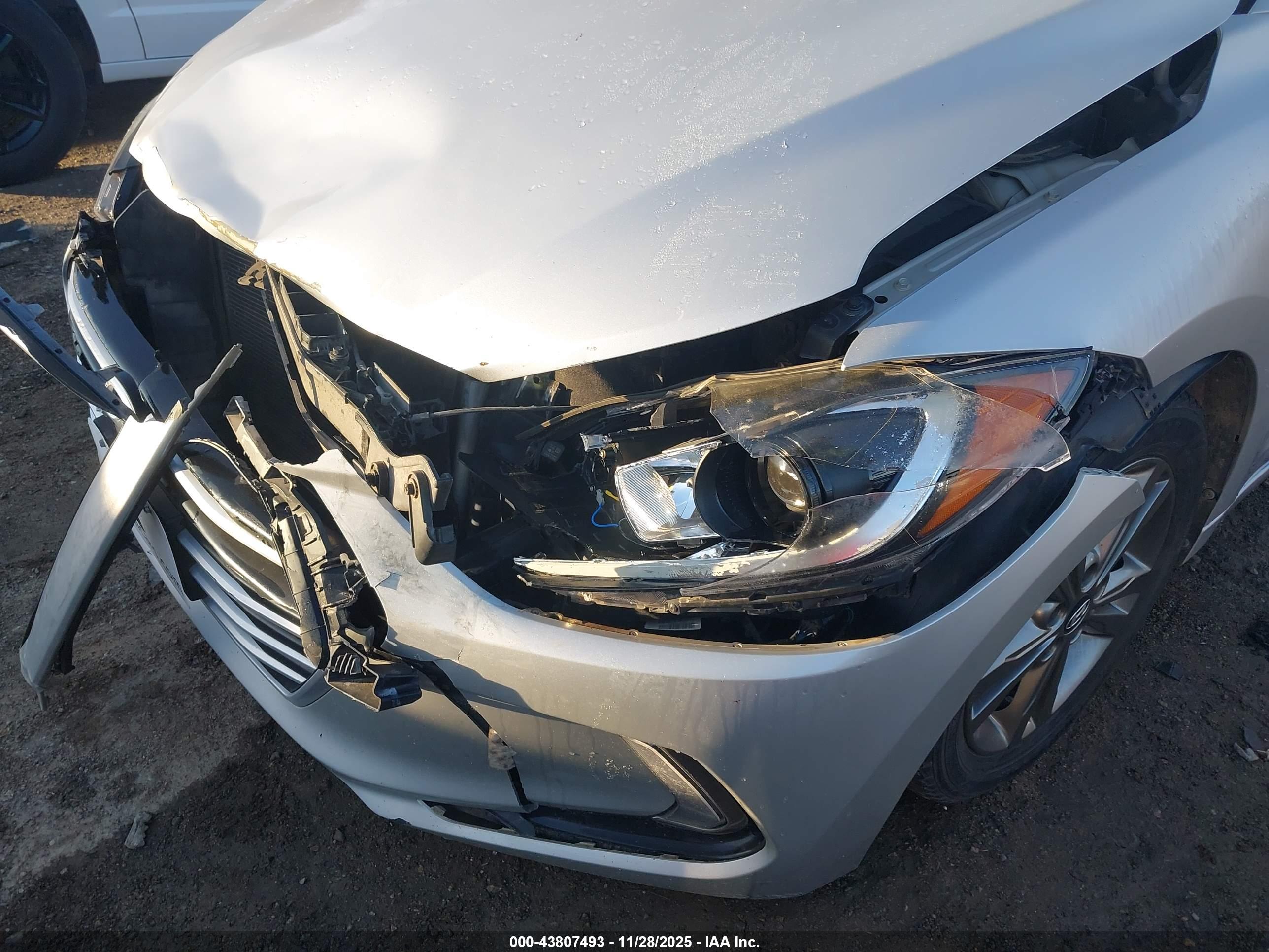 HYUNDAI ELANTRA image 6