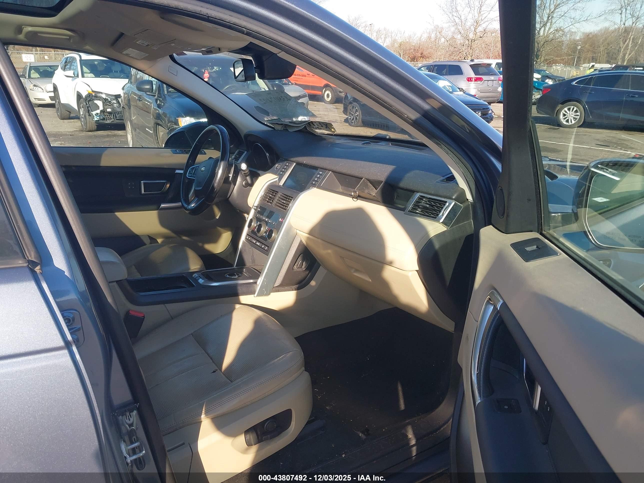 LAND ROVER image 5