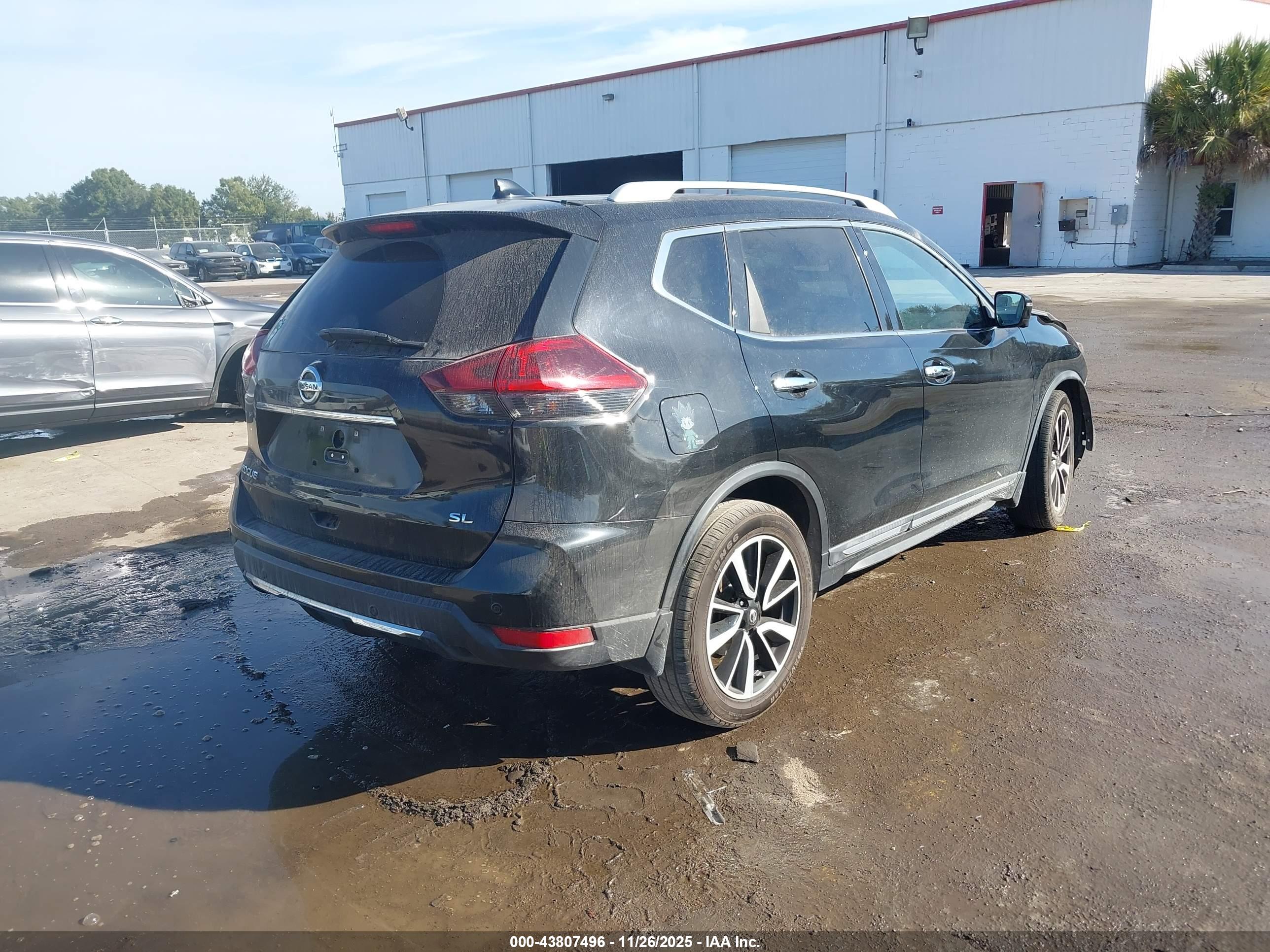 NISSAN ROGUE image 4