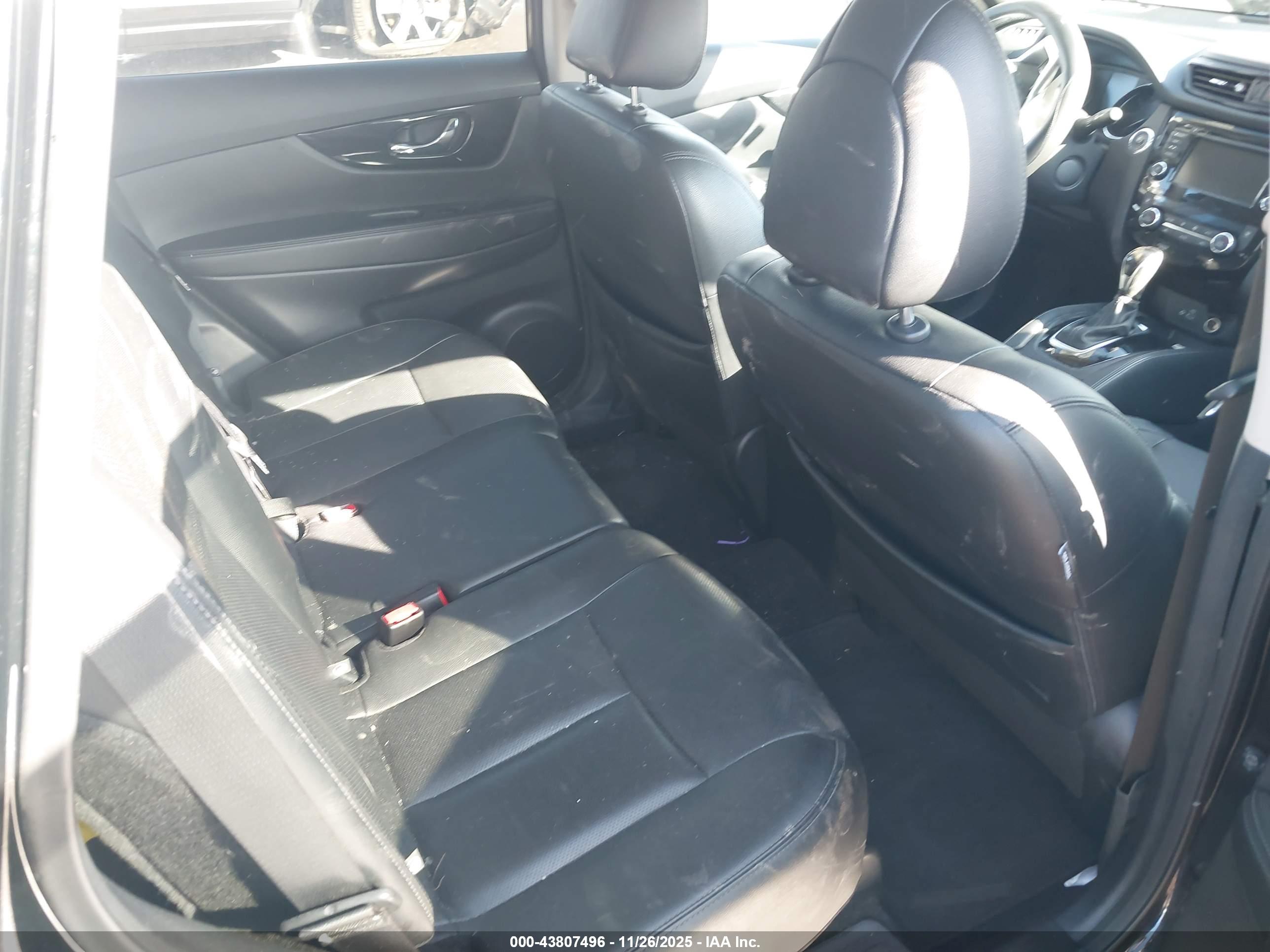 NISSAN ROGUE image 8