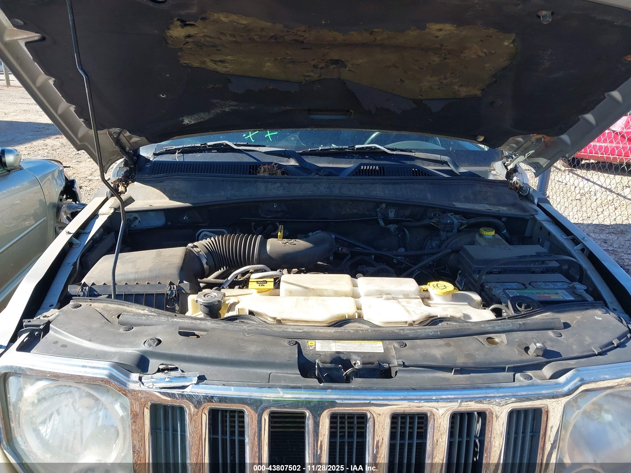 JEEP LIBERTY image 10