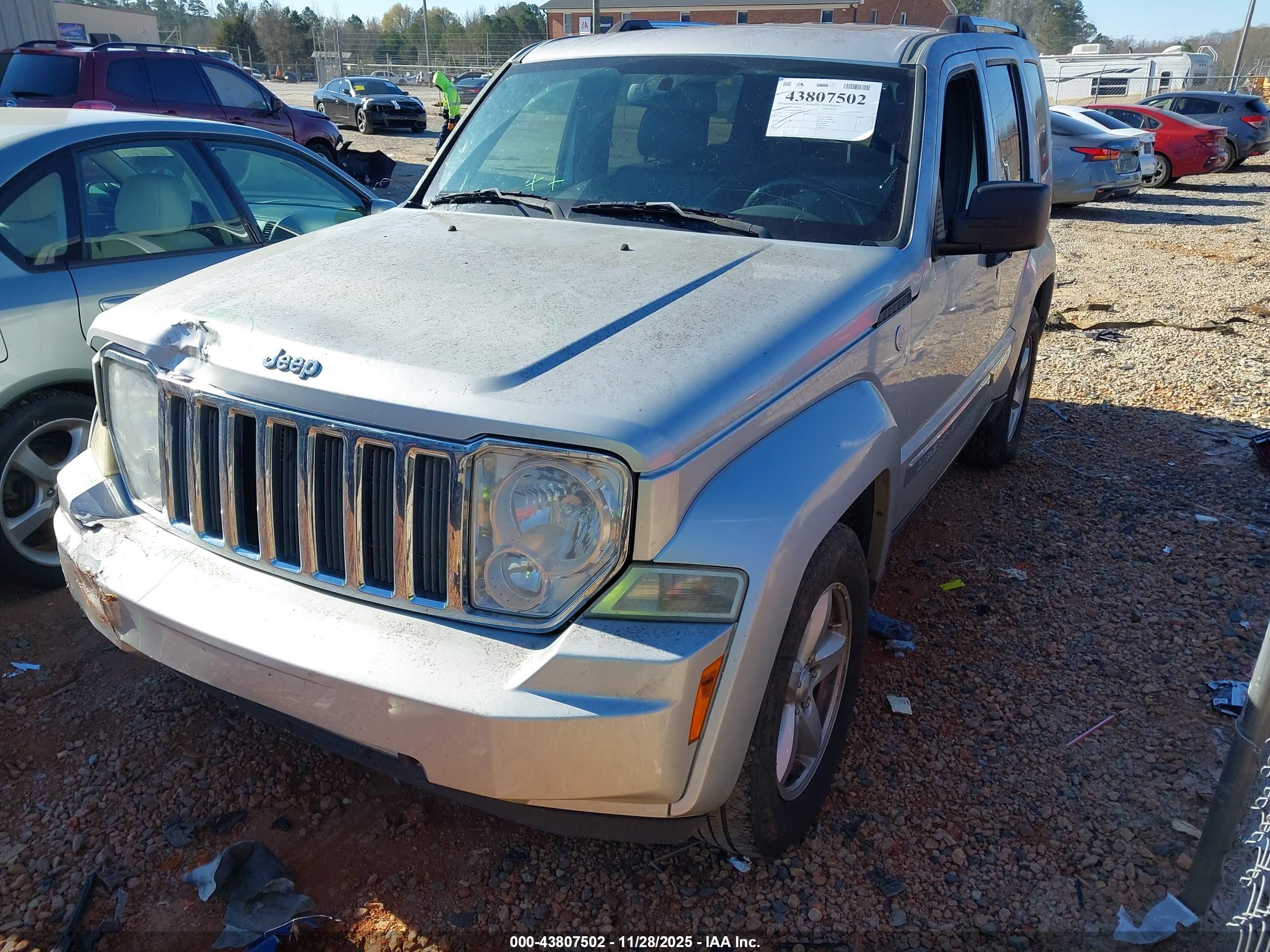 JEEP LIBERTY image 2