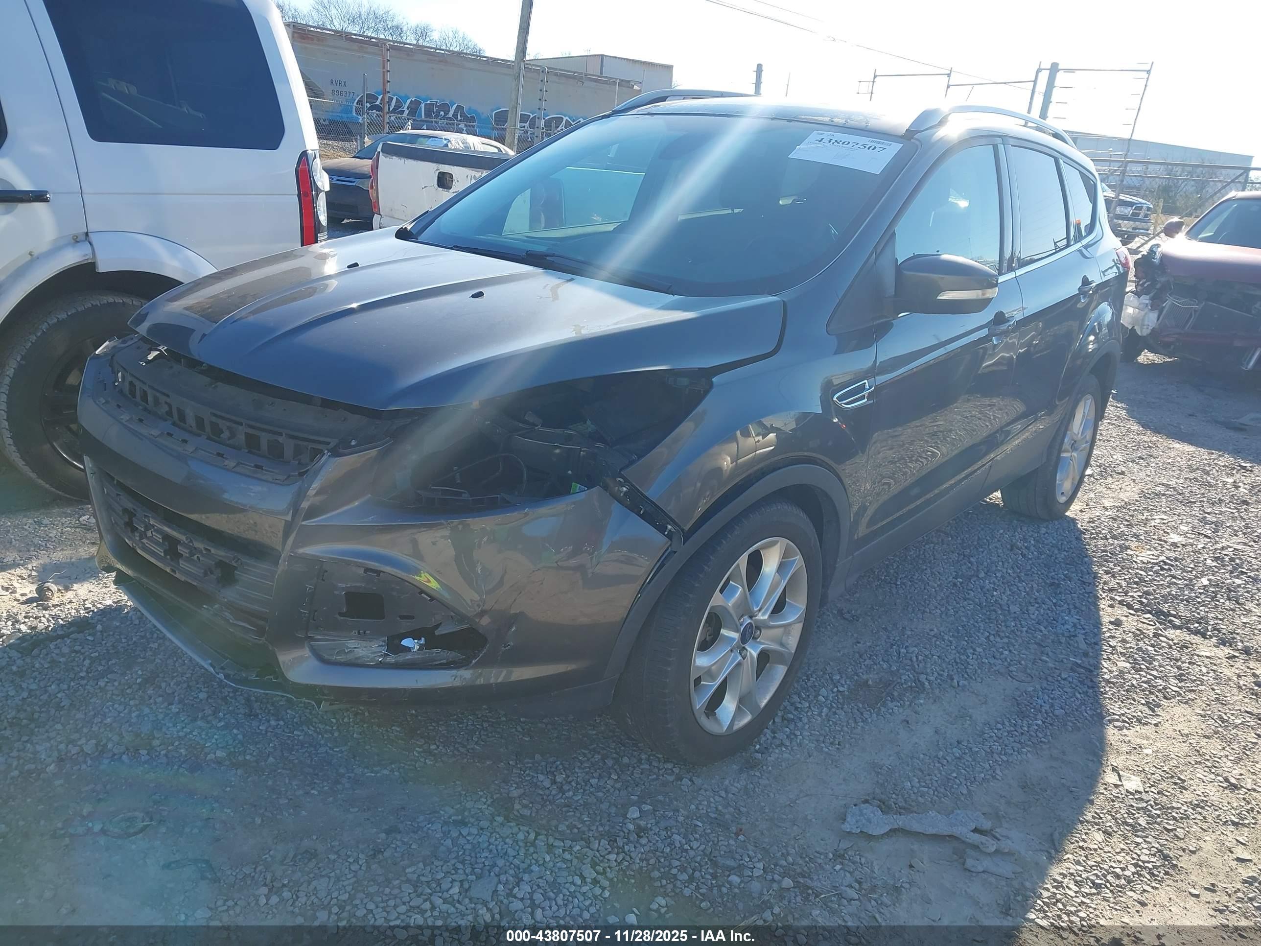 FORD ESCAPE image 2