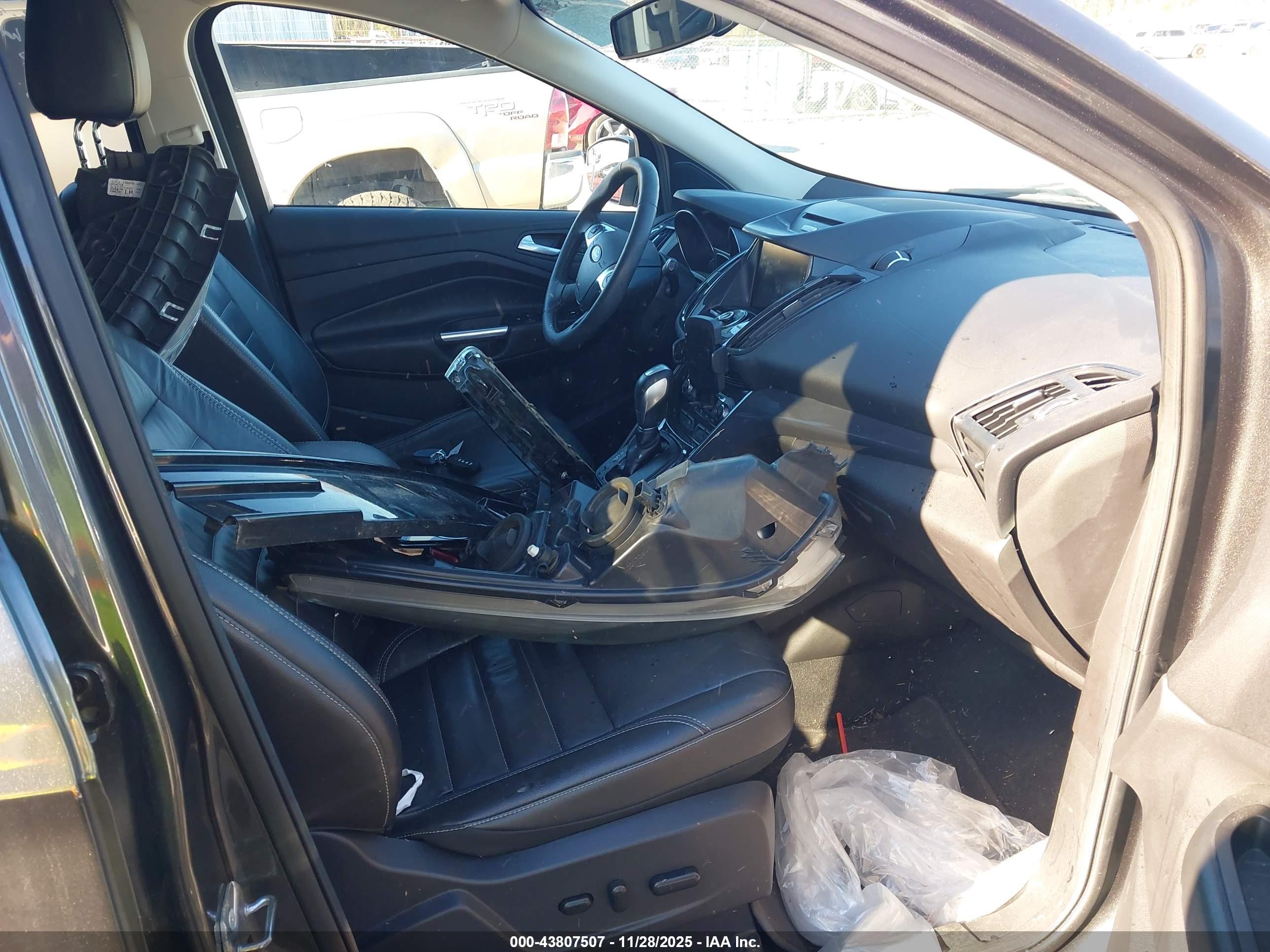 FORD ESCAPE image 5