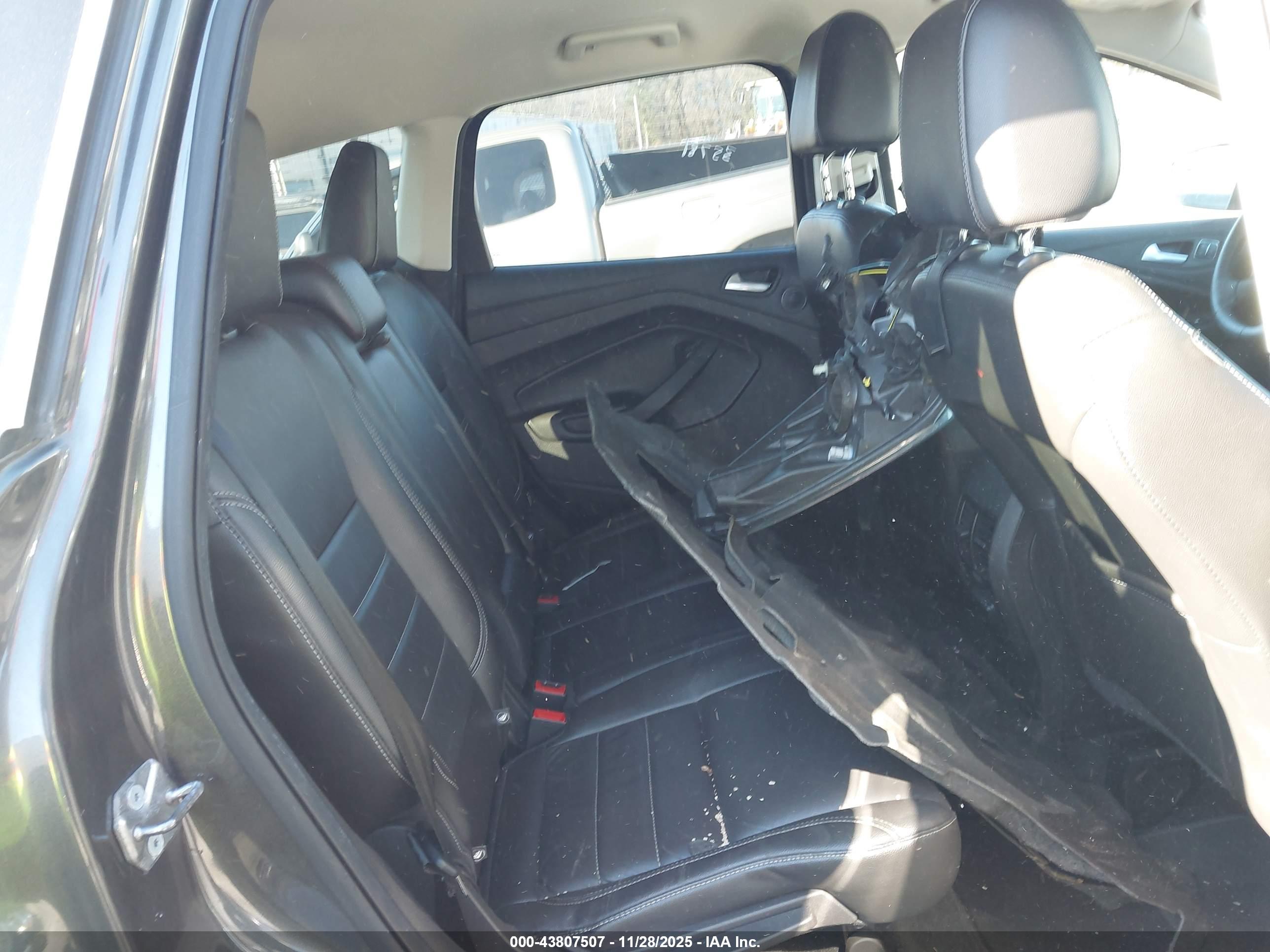 FORD ESCAPE image 8