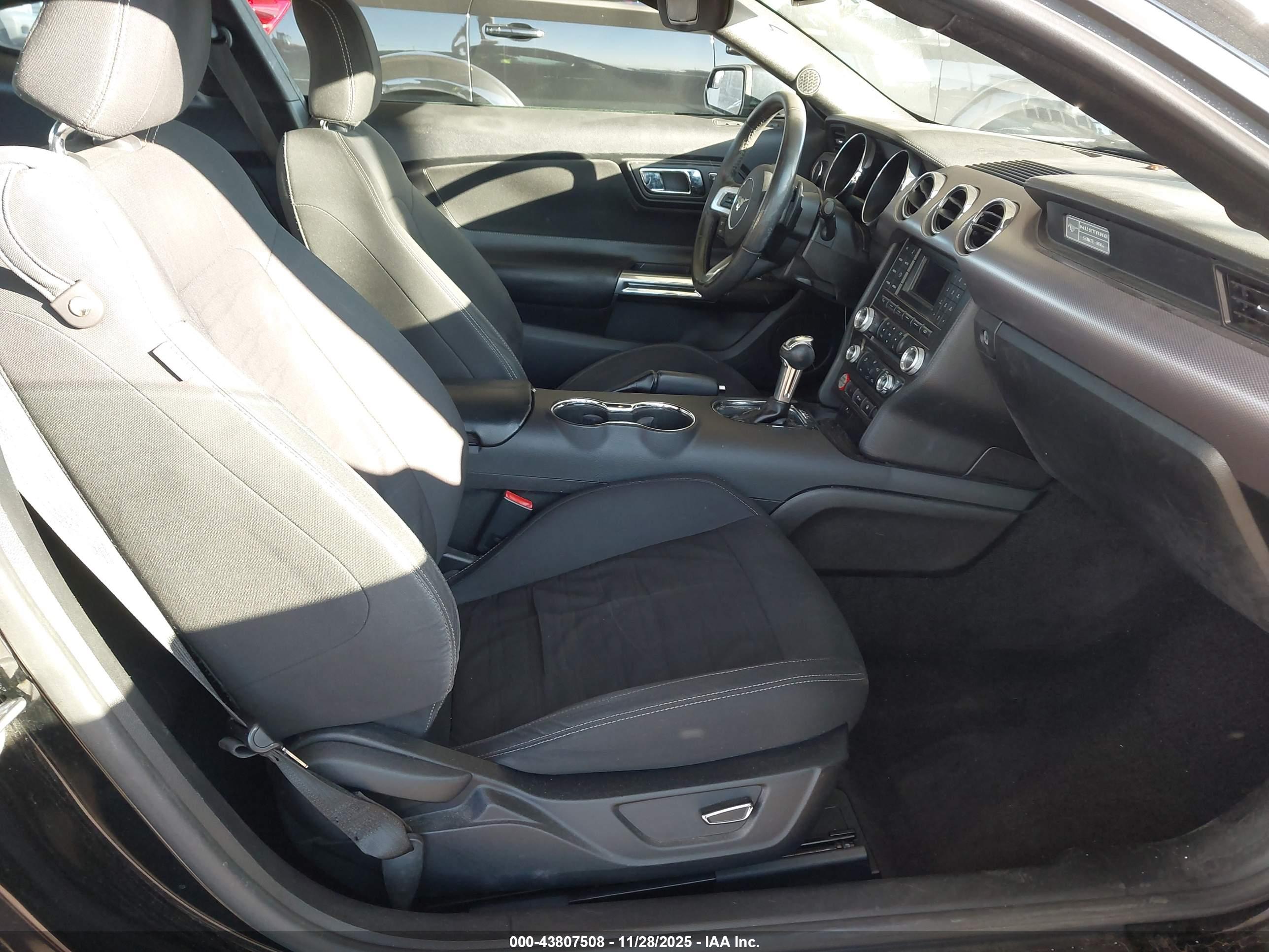 FORD MUSTANG image 5