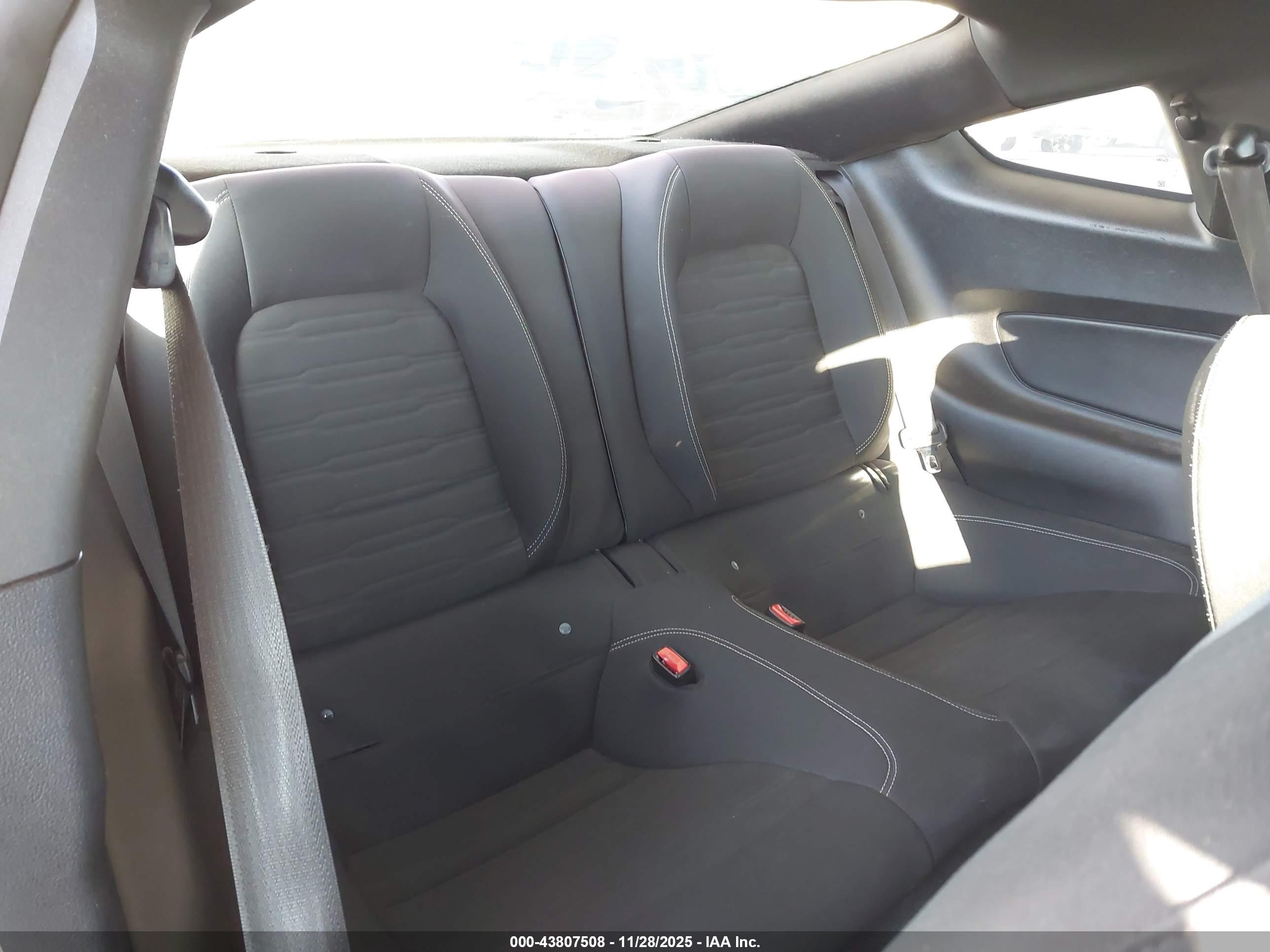 FORD MUSTANG image 8