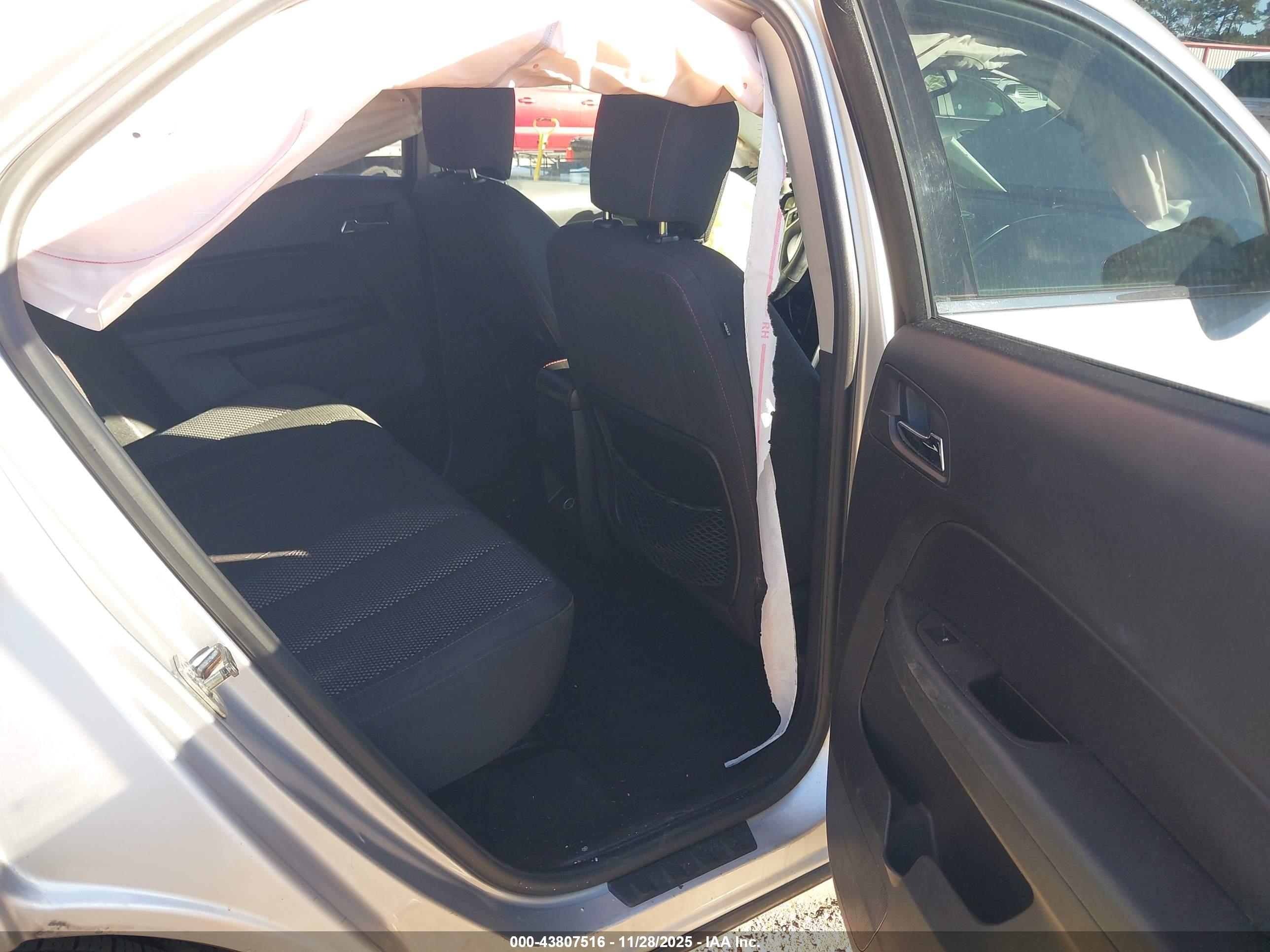 CHEVROLET EQUINOX image 8