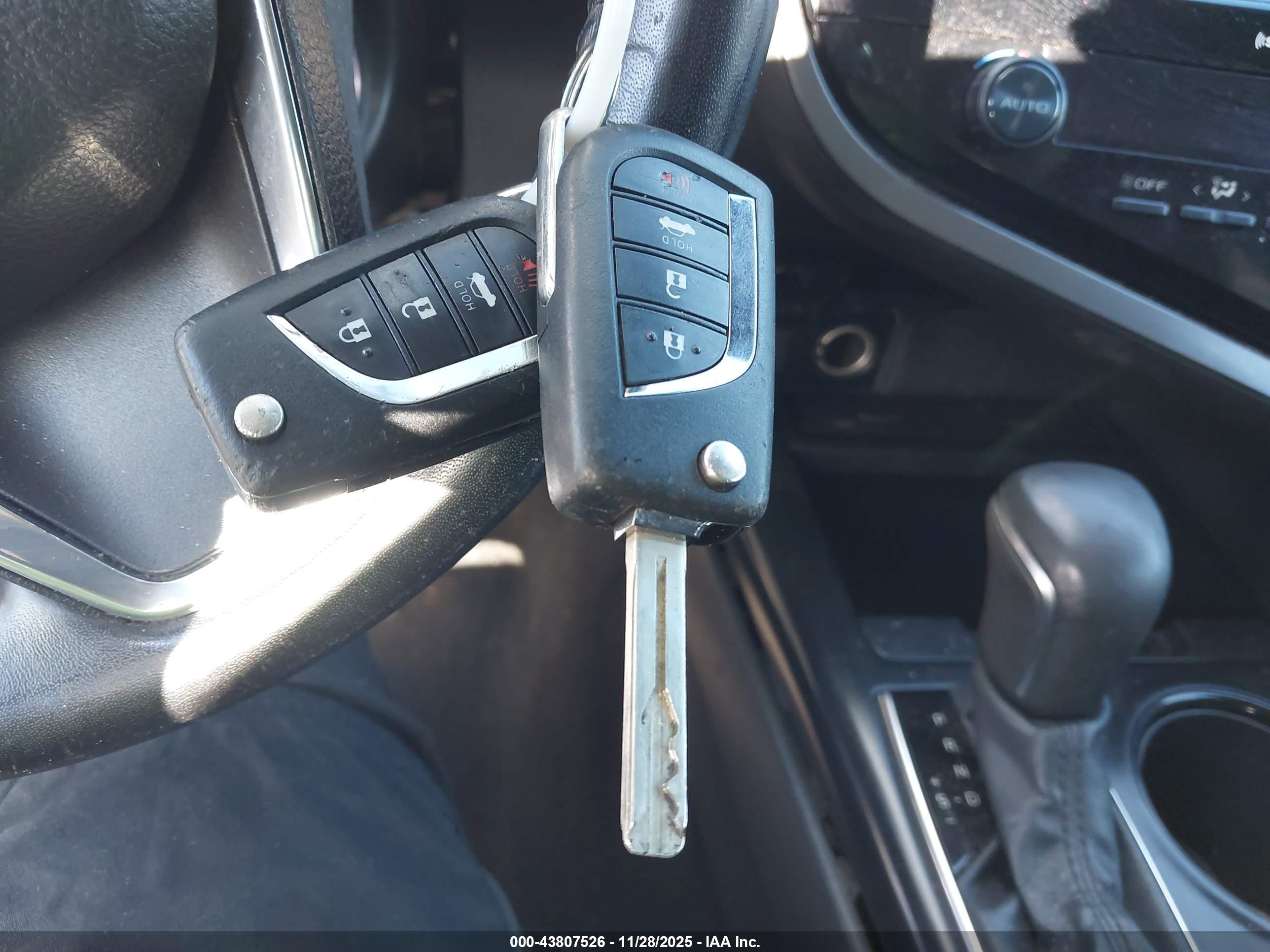 TOYOTA CAMRY image 11