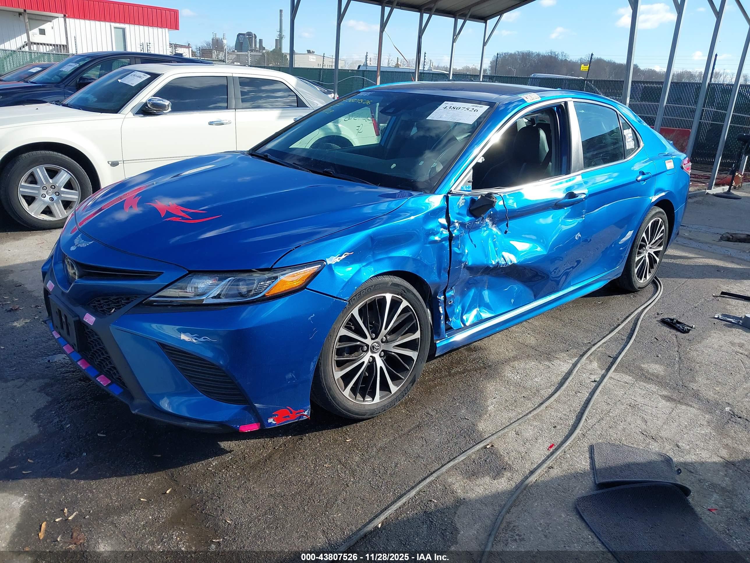 TOYOTA CAMRY image 2