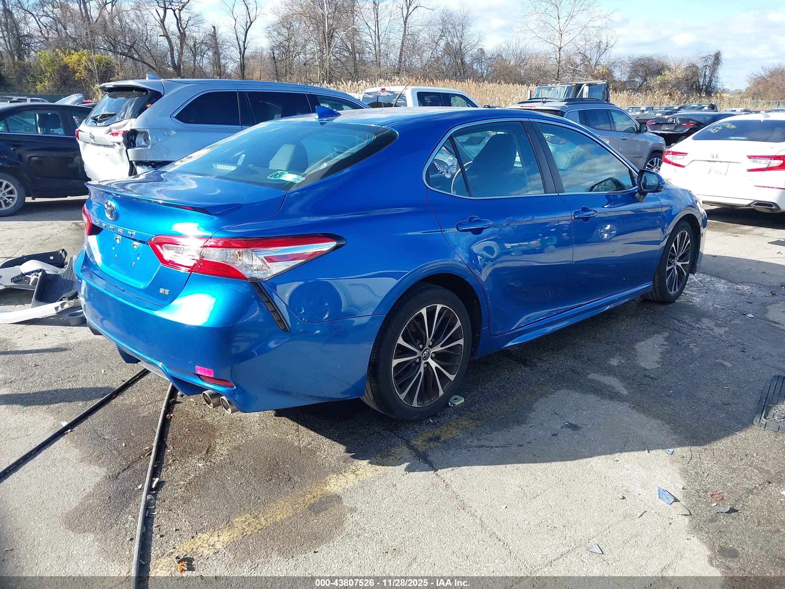 TOYOTA CAMRY image 4
