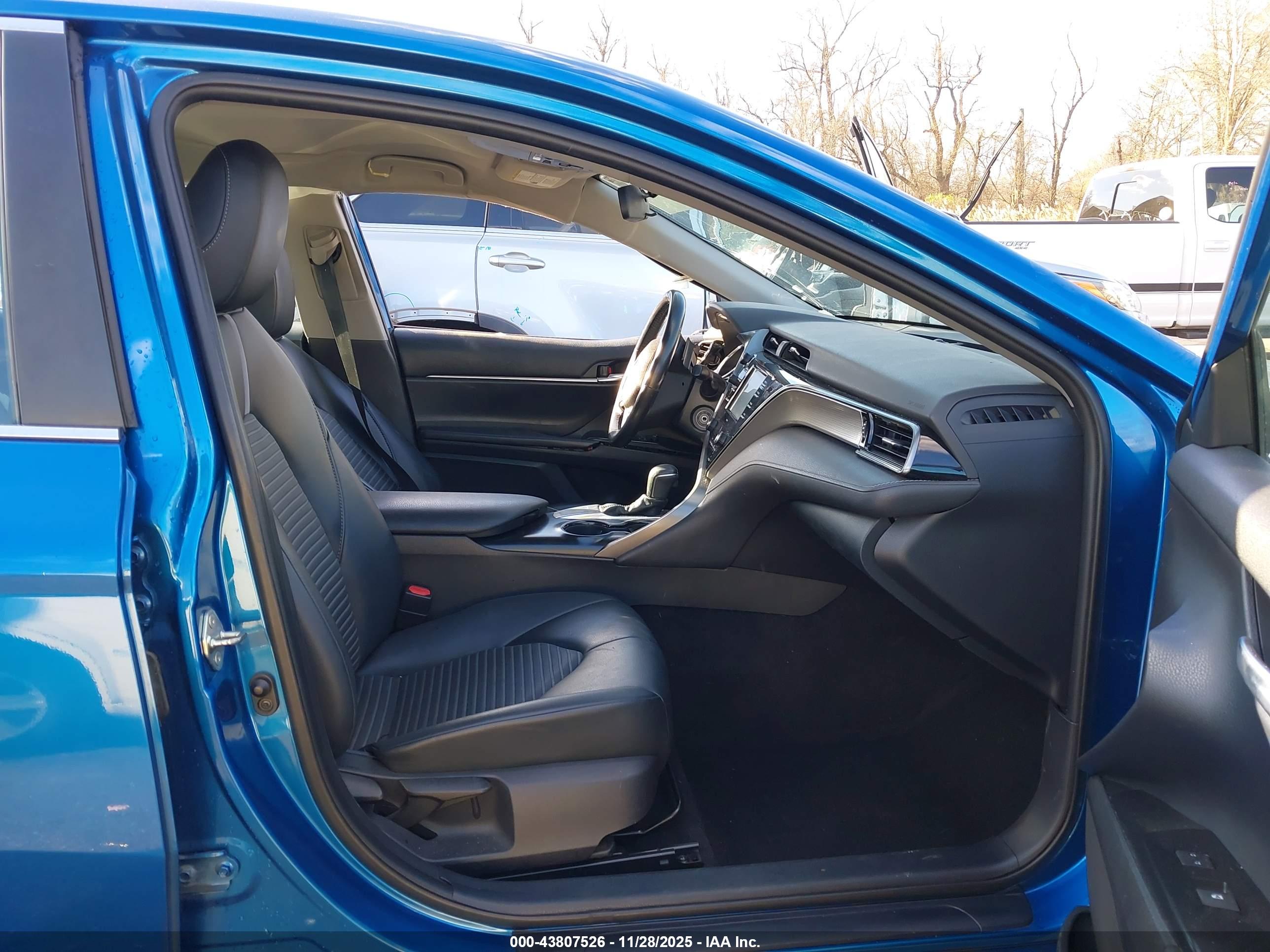 TOYOTA CAMRY image 5
