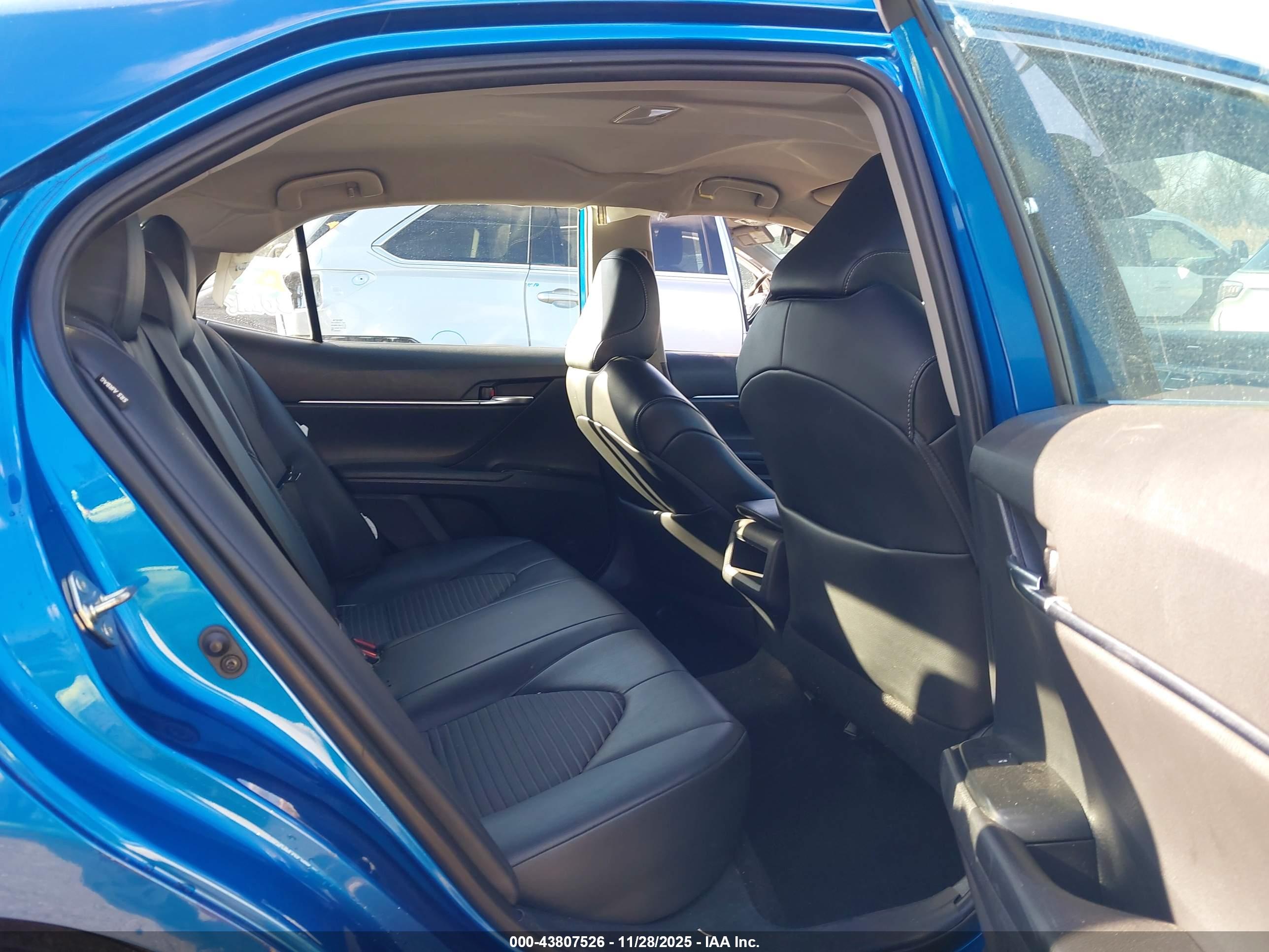 TOYOTA CAMRY image 8