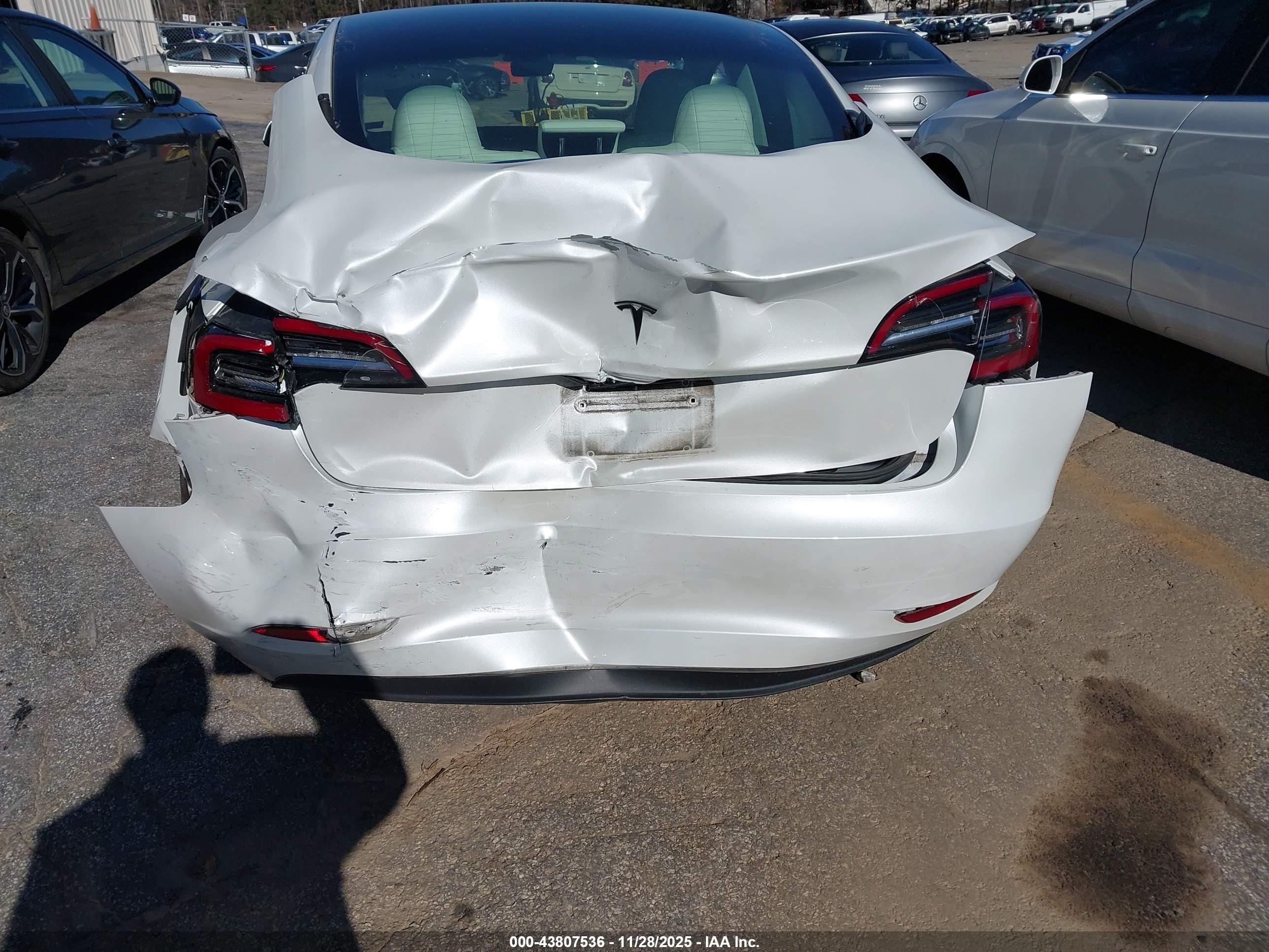TESLA MODEL image 6