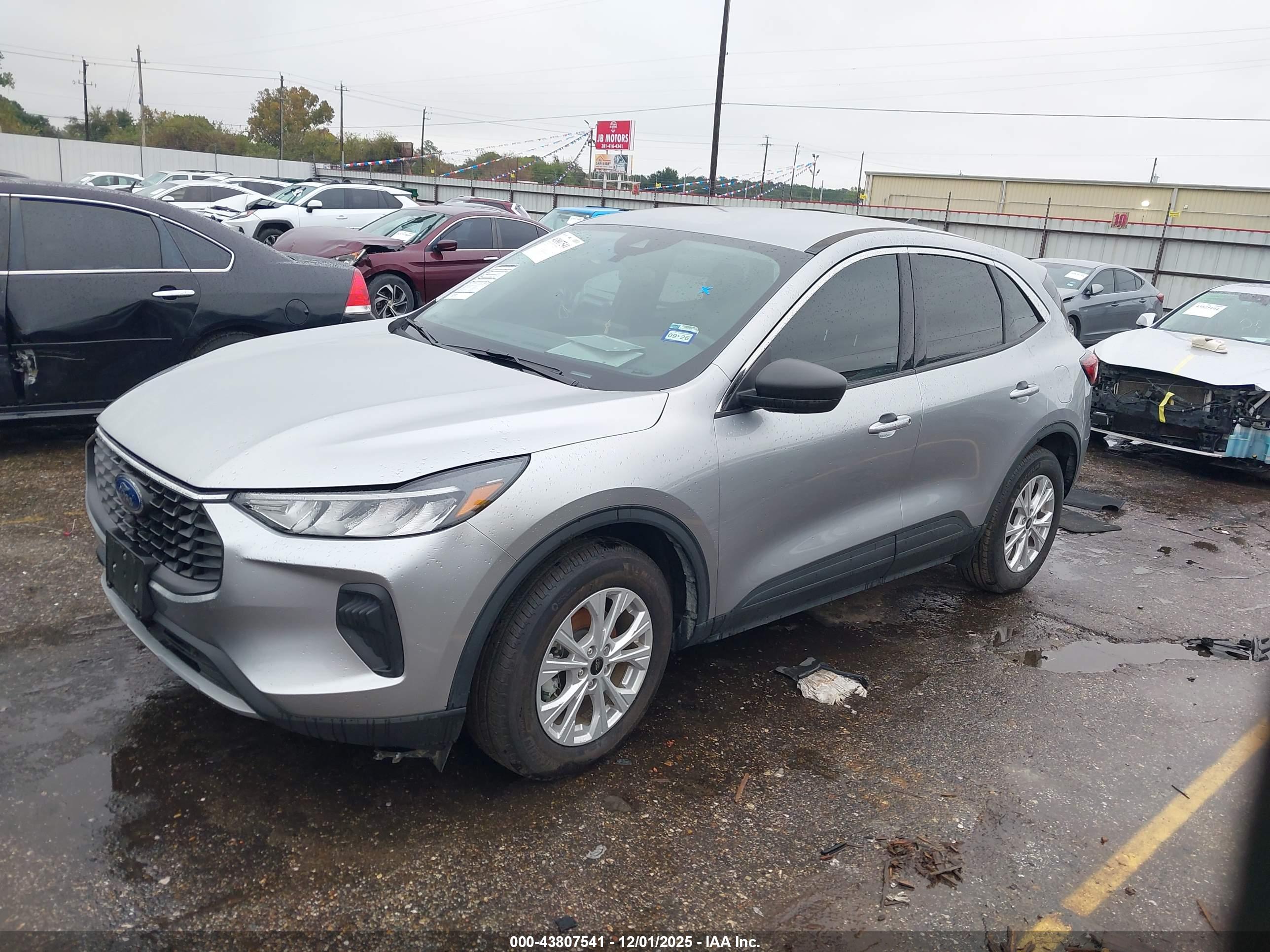 FORD ESCAPE image 2