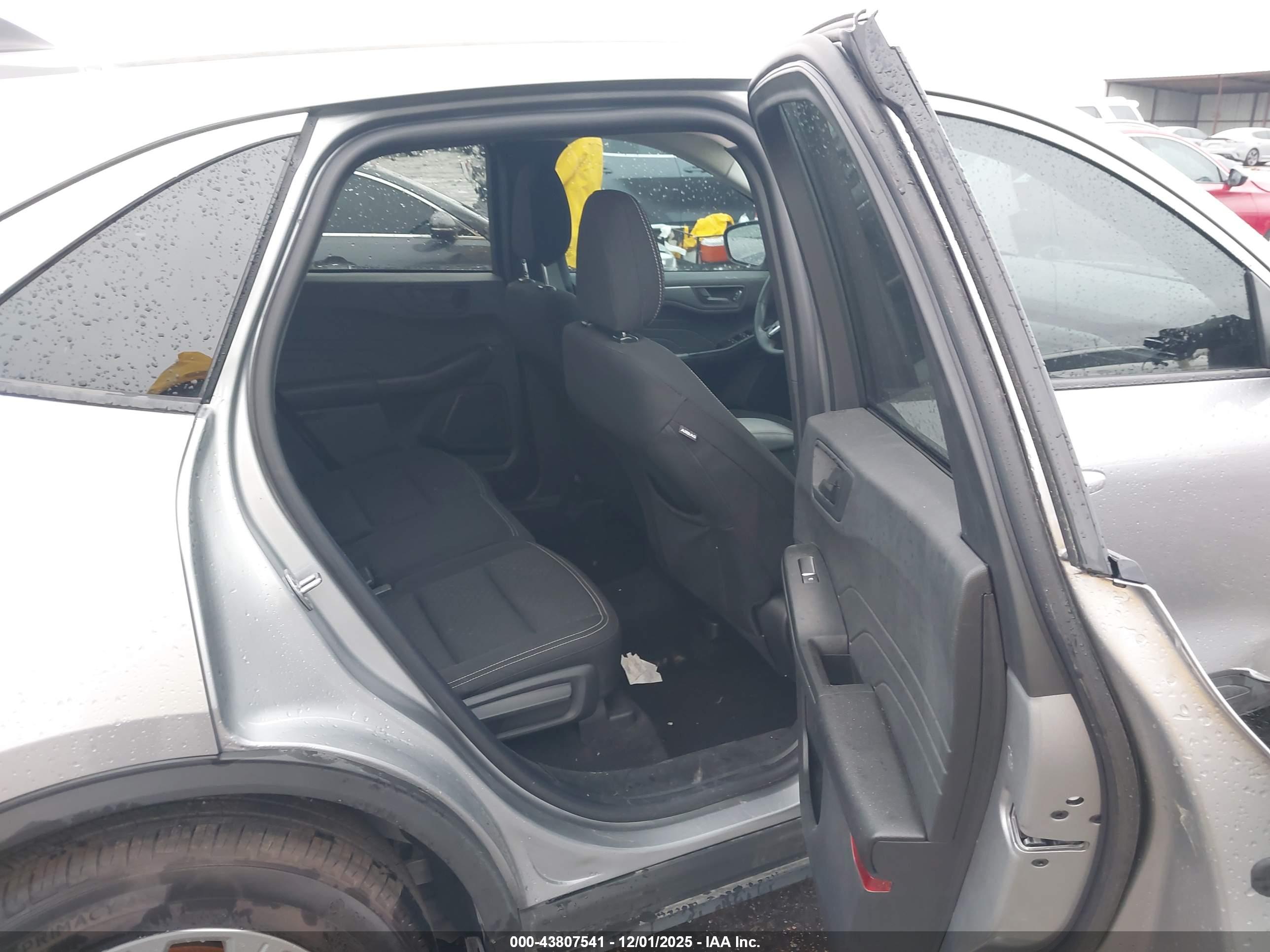 FORD ESCAPE image 8