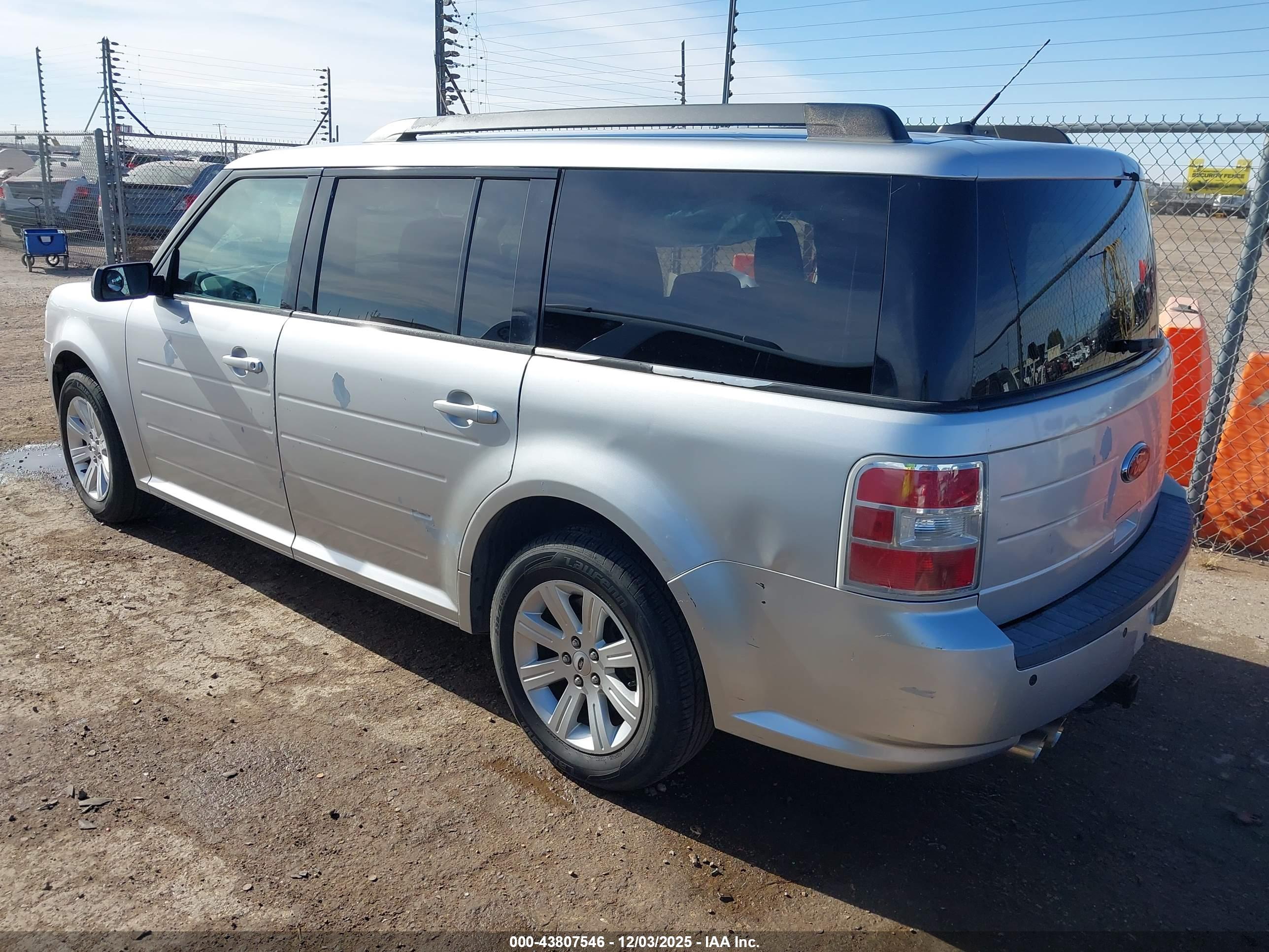 FORD FLEX image 3