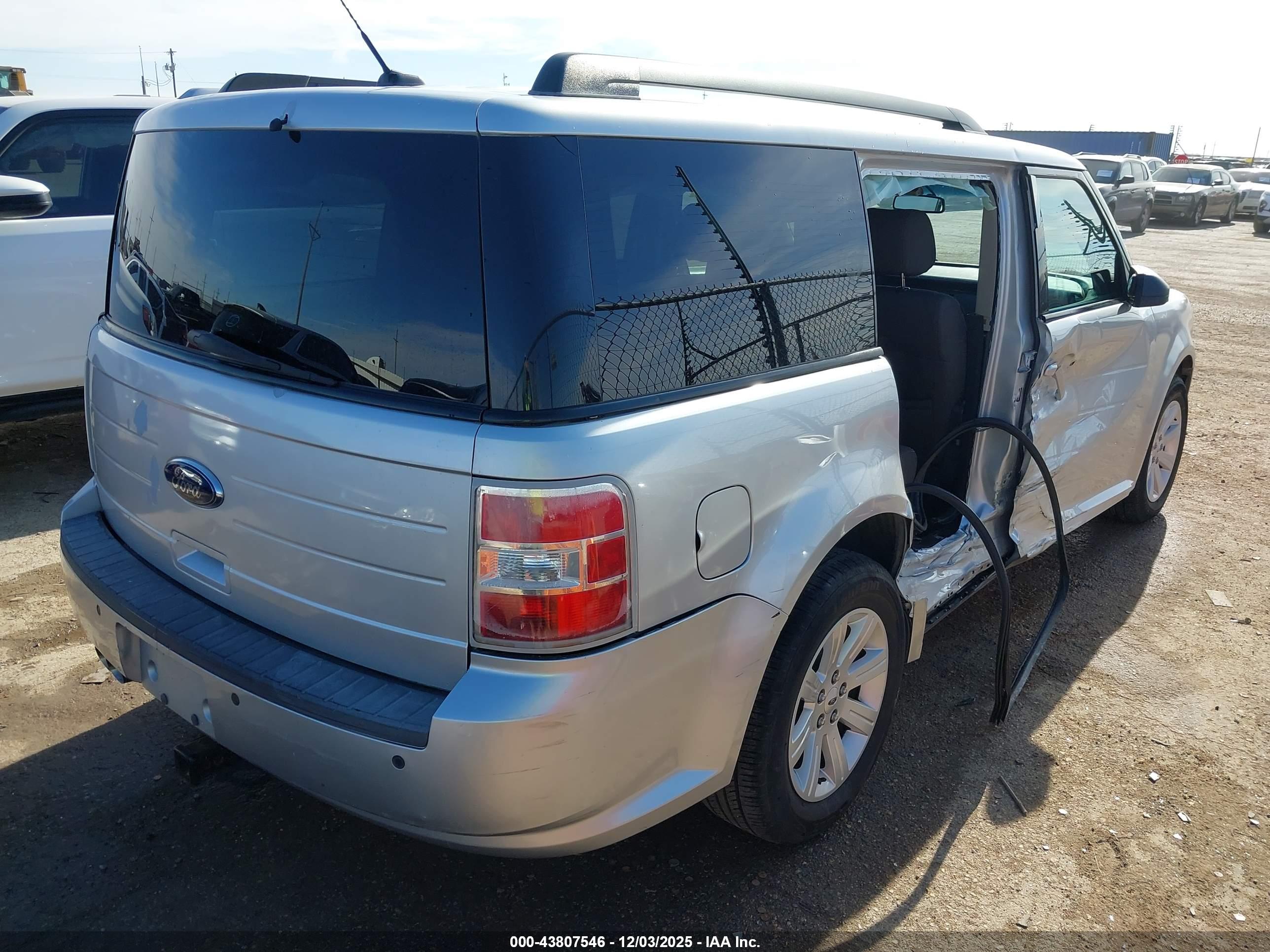 FORD FLEX image 4