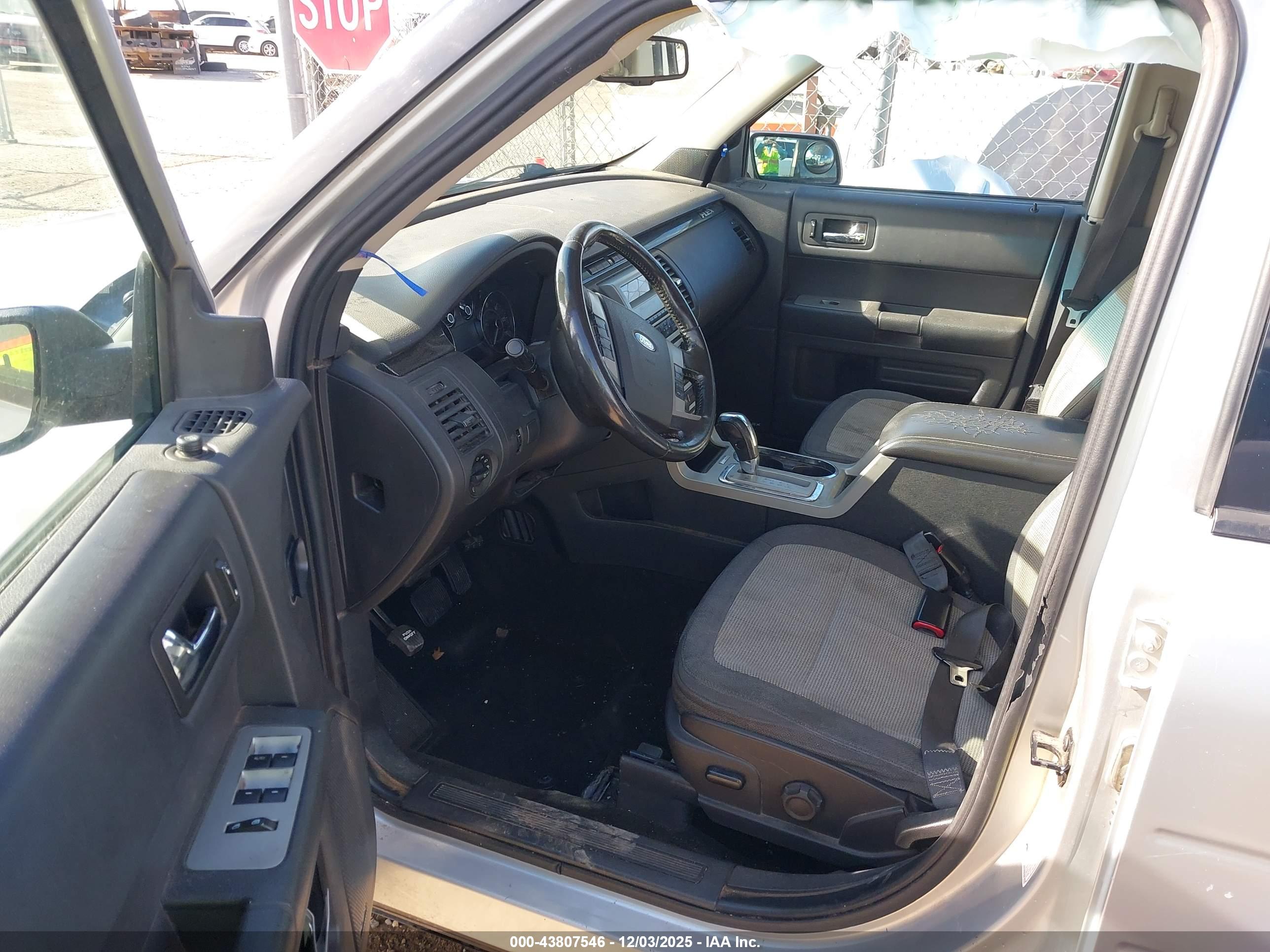 FORD FLEX image 5