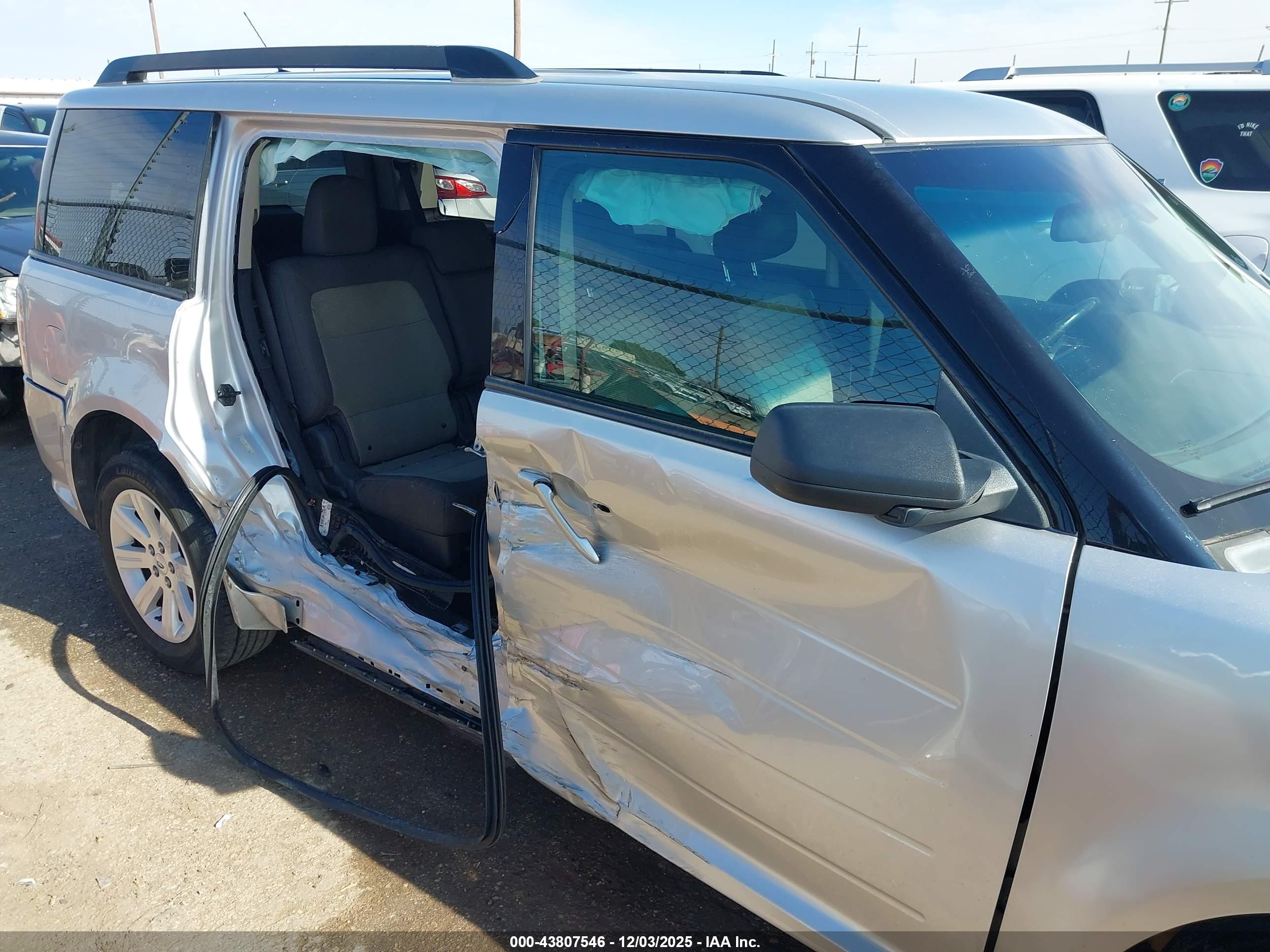FORD FLEX image 6
