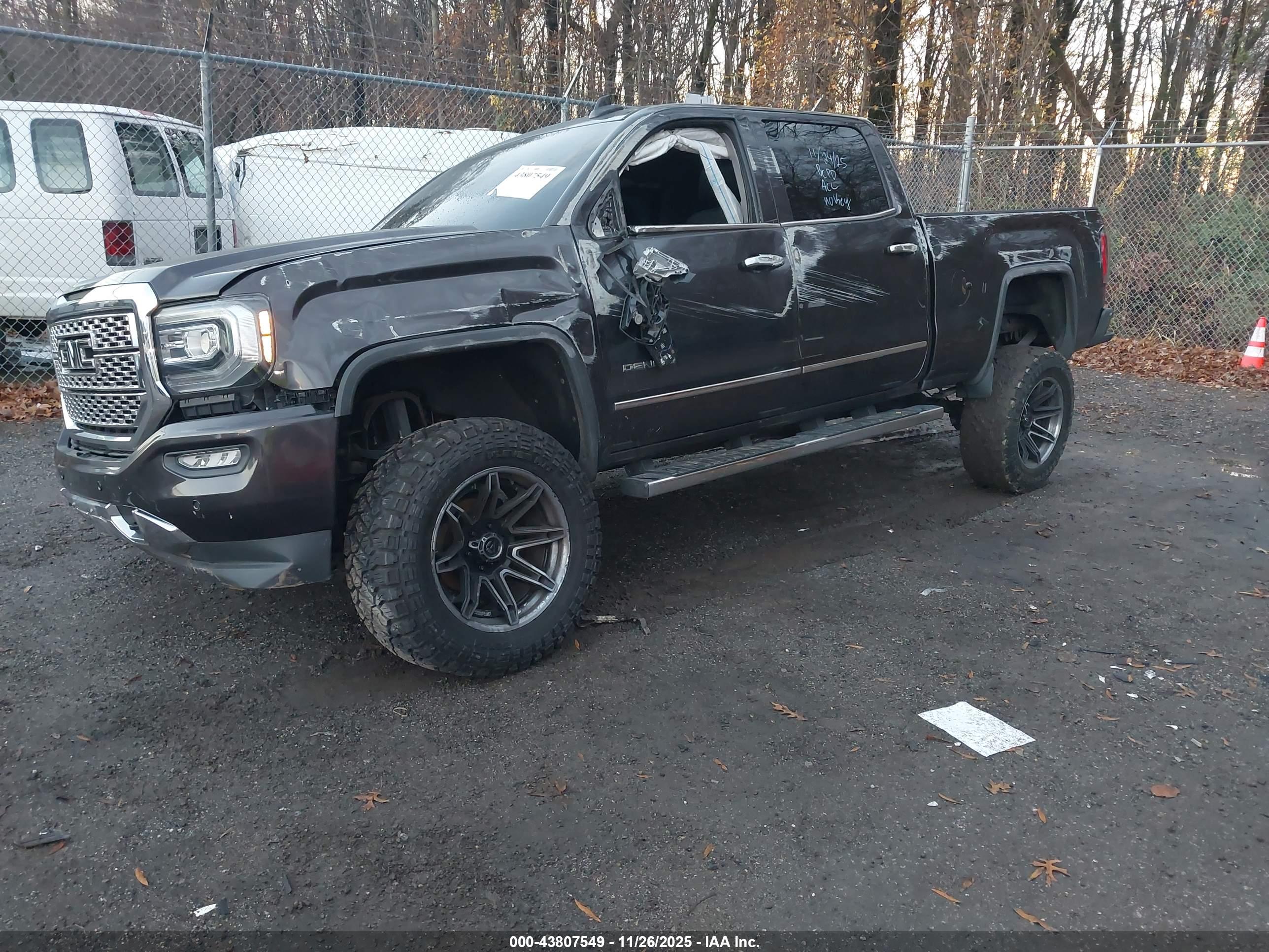 GMC SIERRA image 2