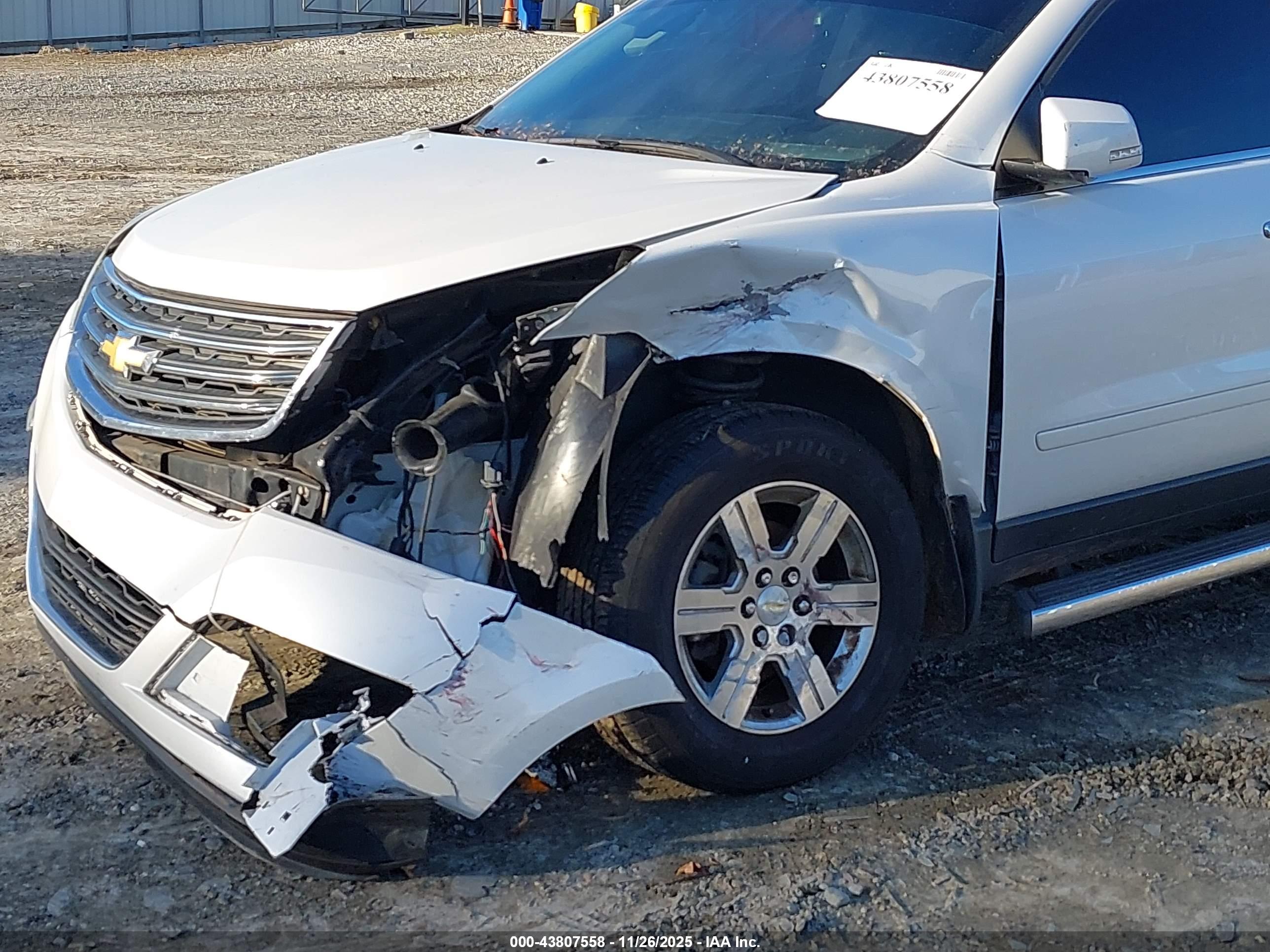 CHEVROLET TRAVERSE image 6