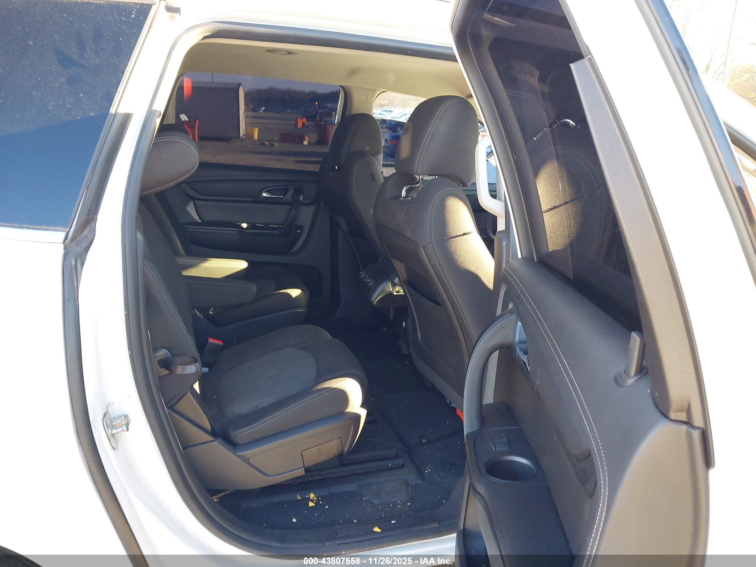 CHEVROLET TRAVERSE image 8