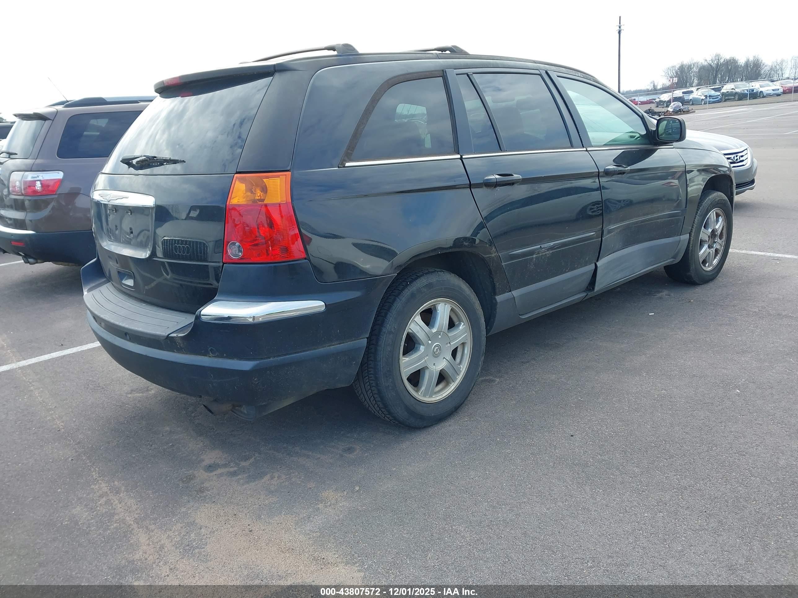 CHRYSLER PACIFICA image 4