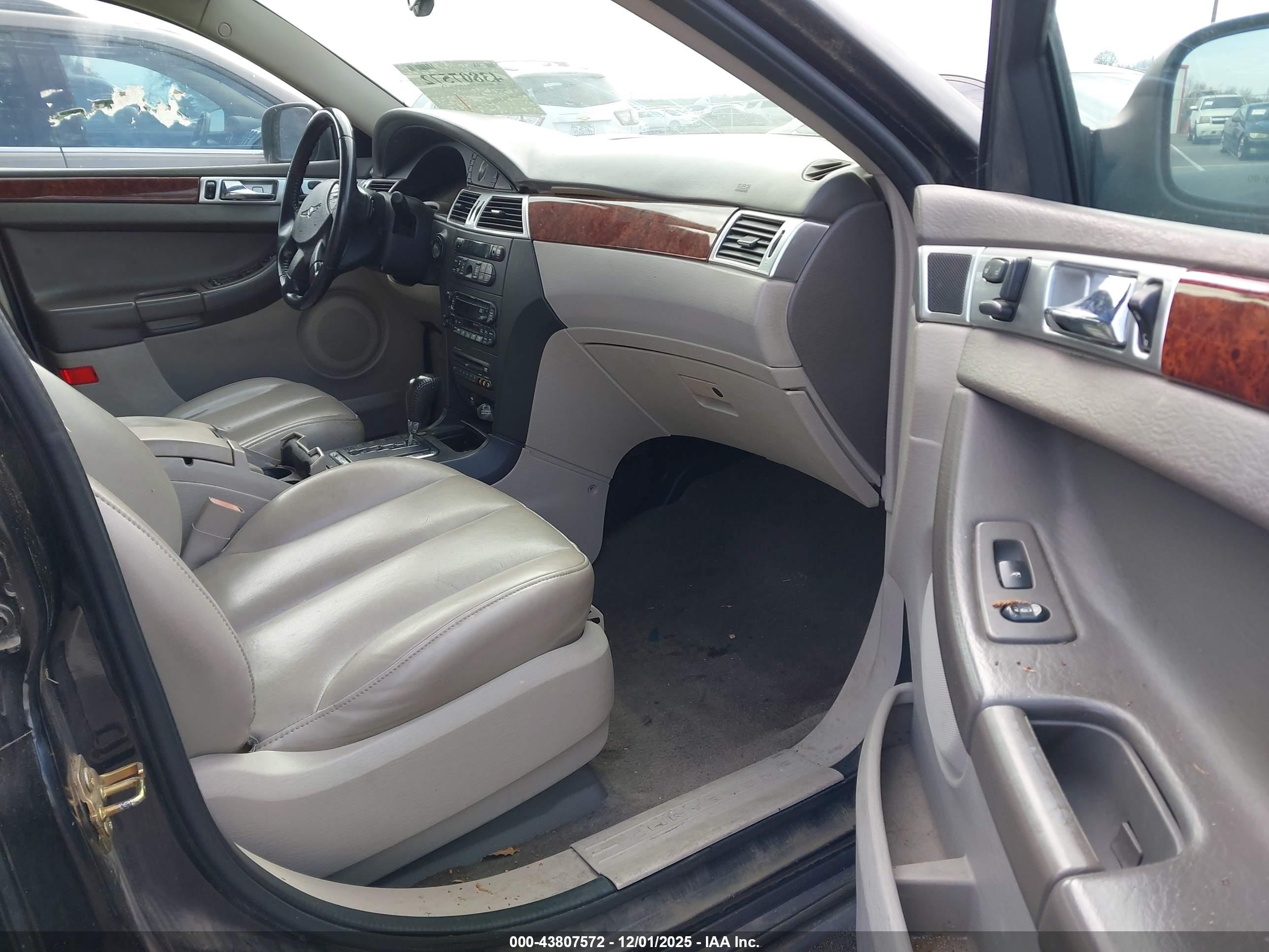 CHRYSLER PACIFICA image 5