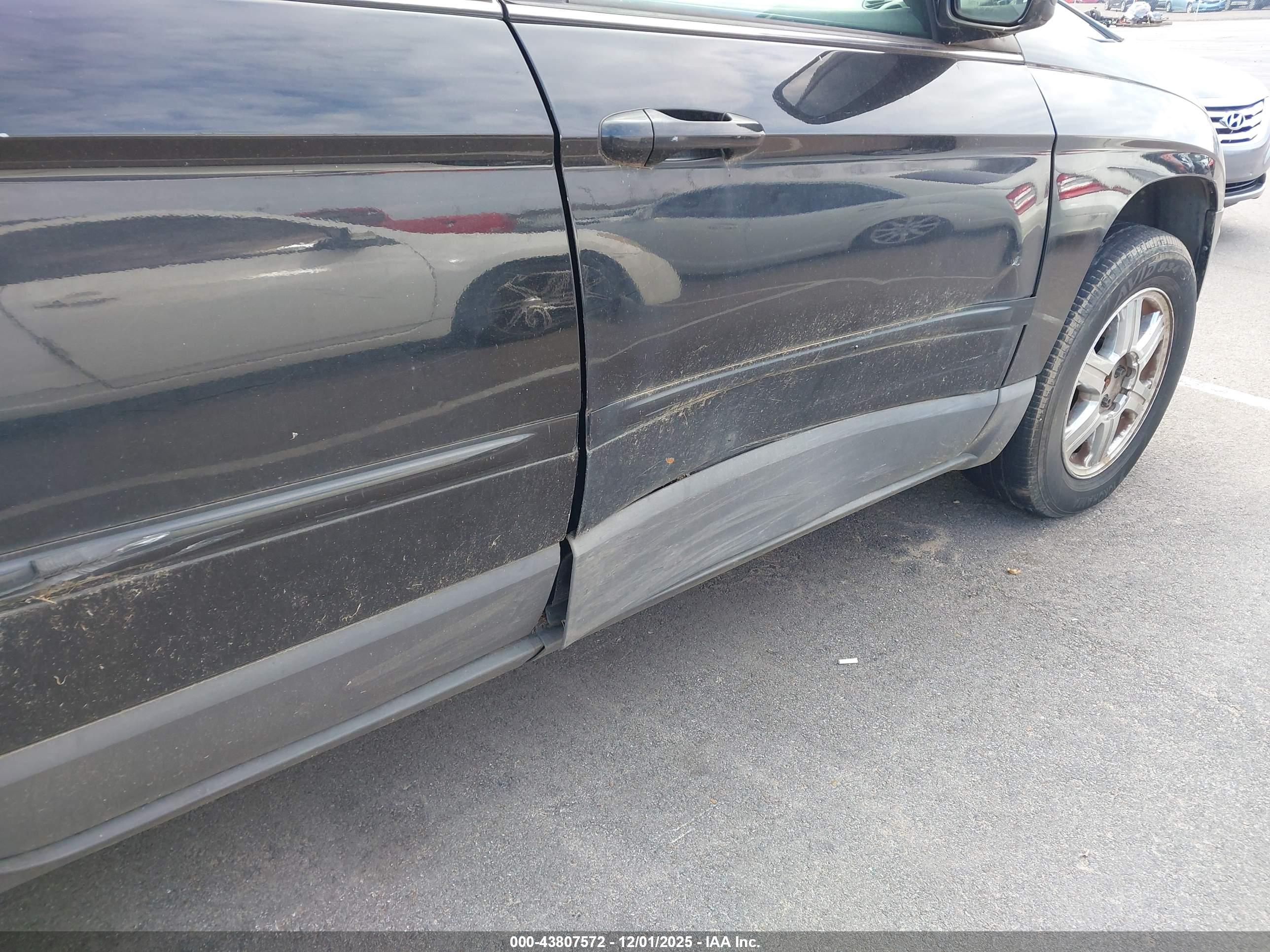CHRYSLER PACIFICA image 6