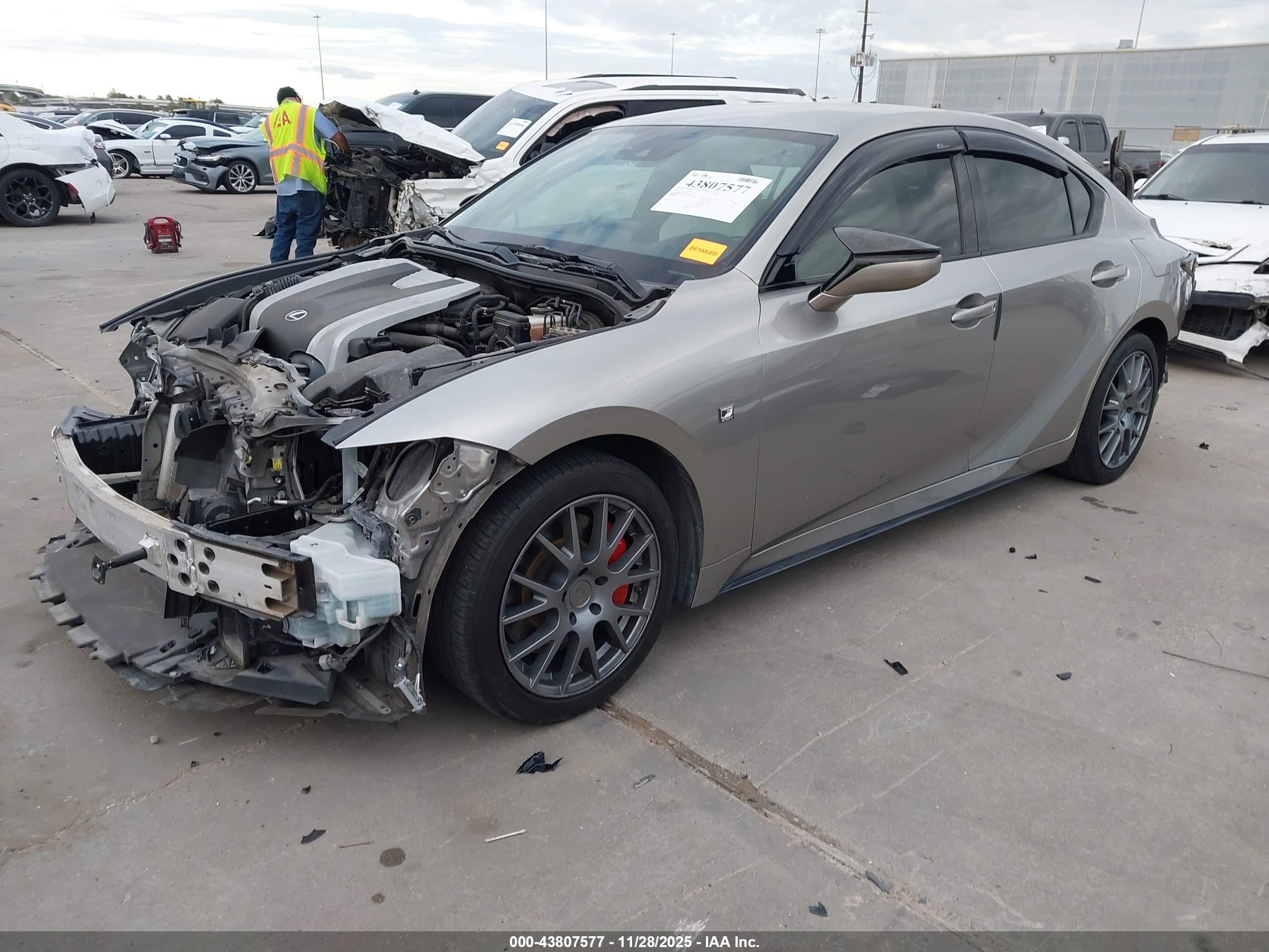 LEXUS IS image 2