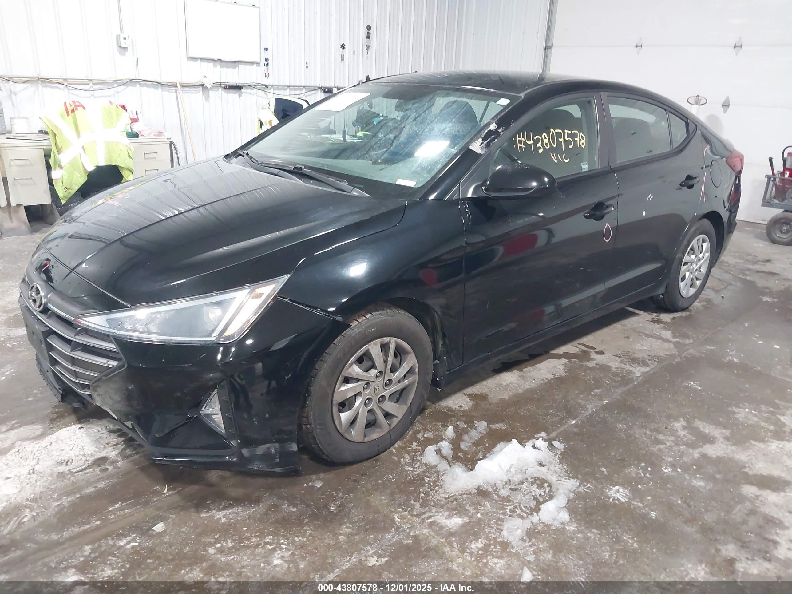 HYUNDAI ELANTRA image 2