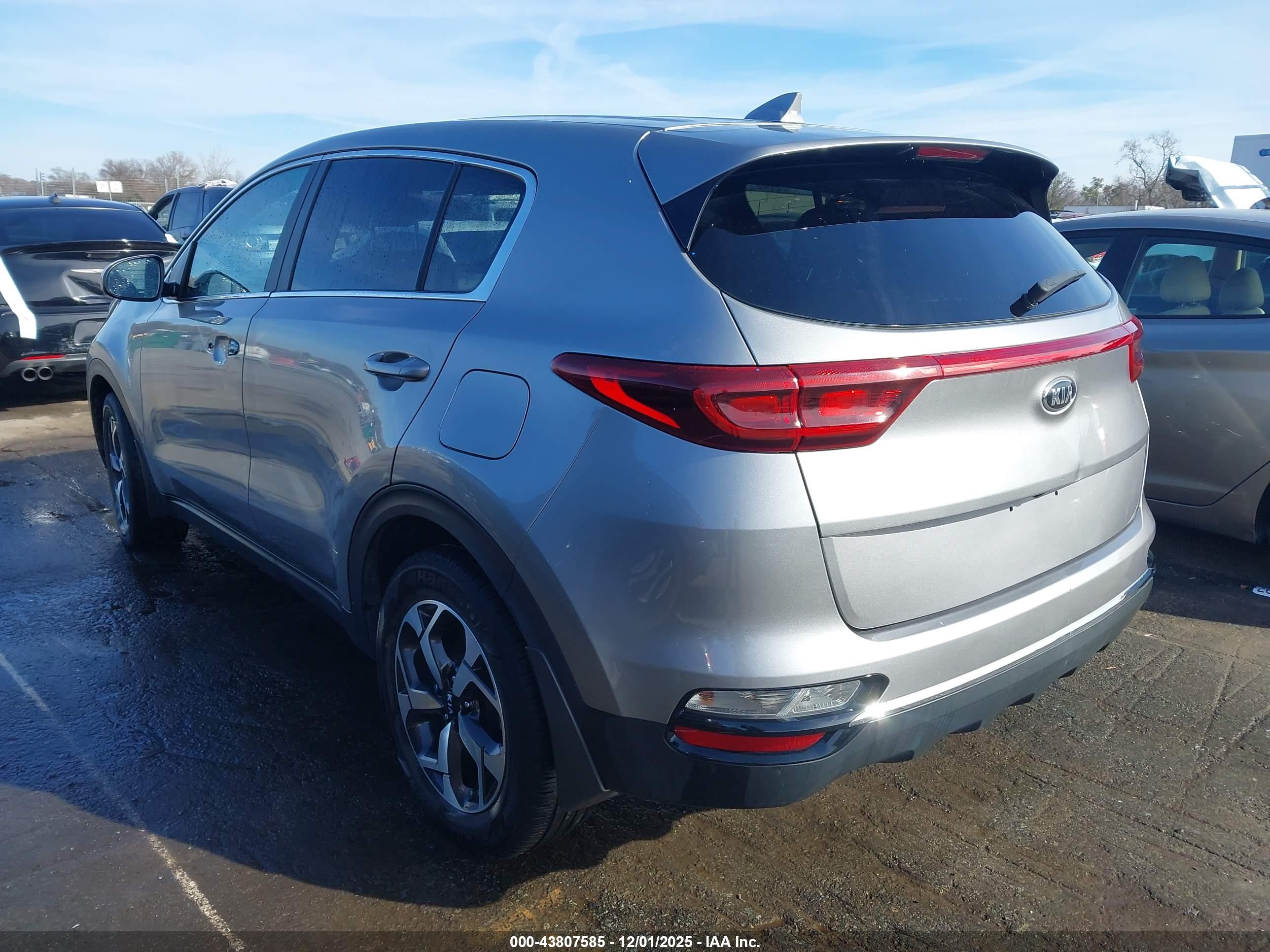 KIA SPORTAGE image 3