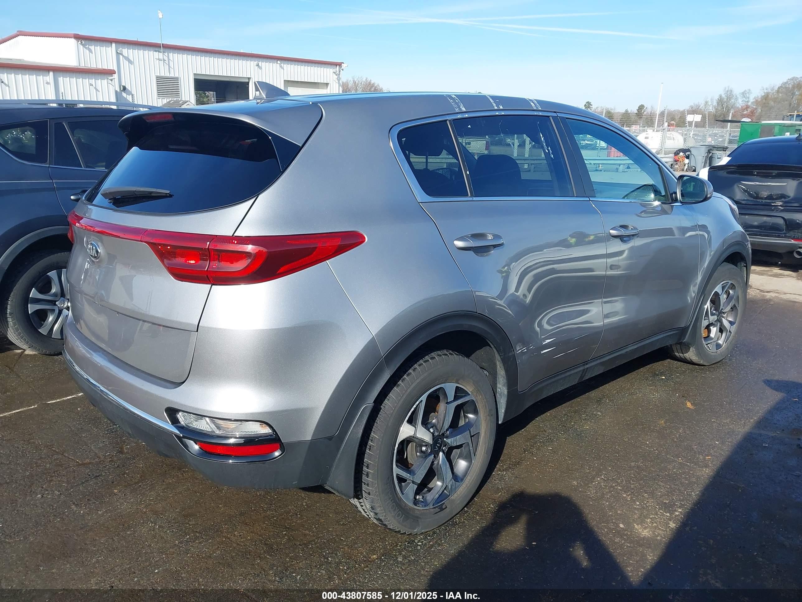 KIA SPORTAGE image 4