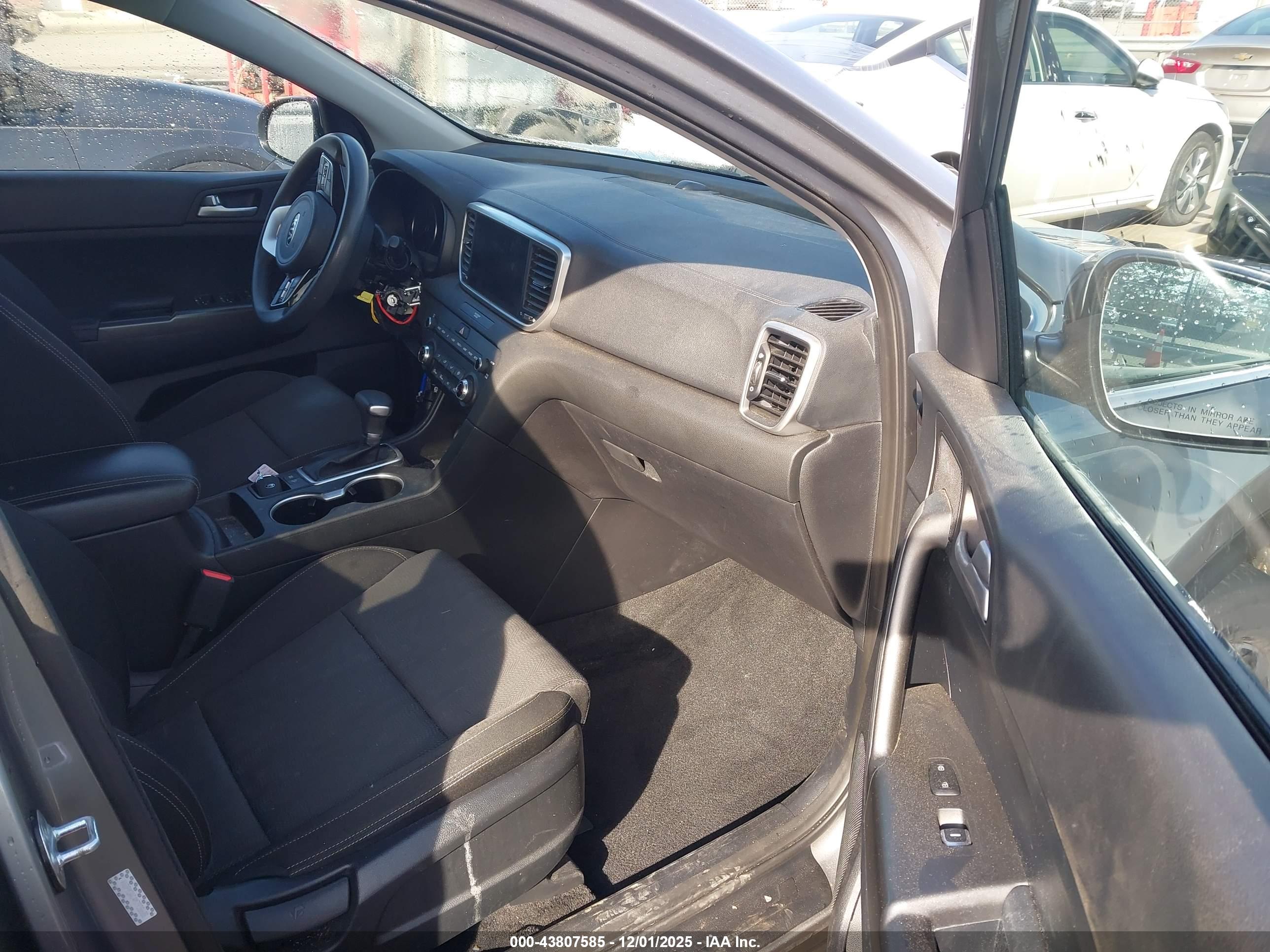 KIA SPORTAGE image 5