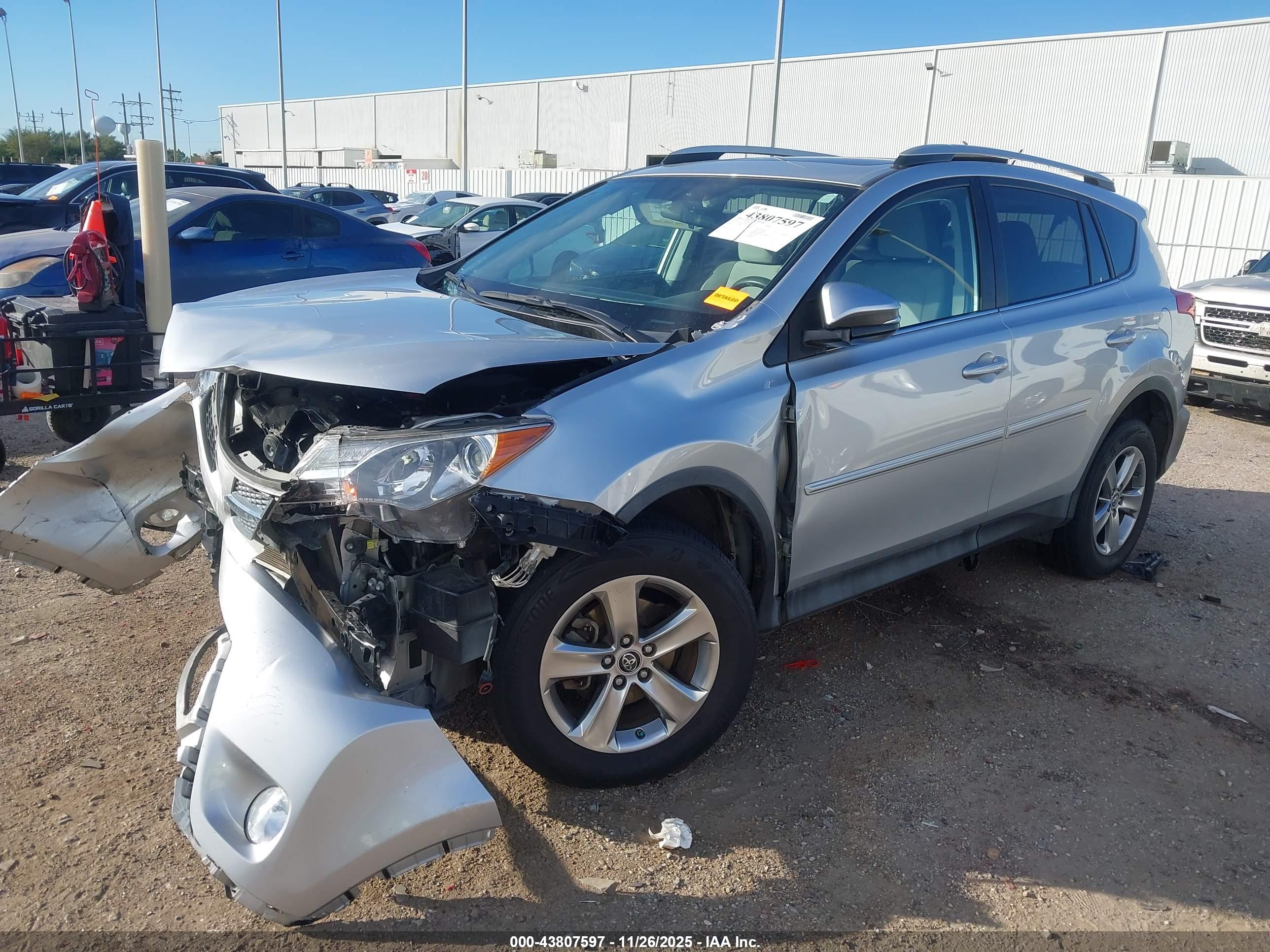 TOYOTA RAV4 image 2