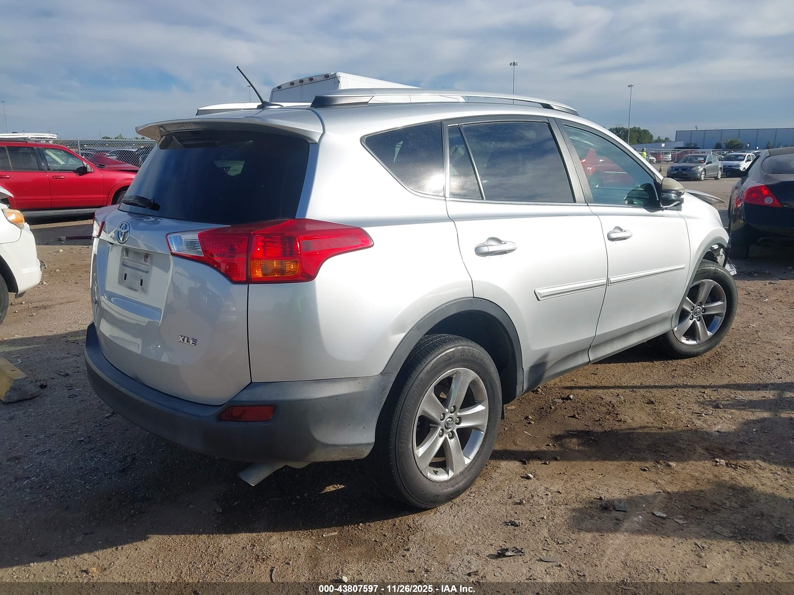 TOYOTA RAV4 image 4