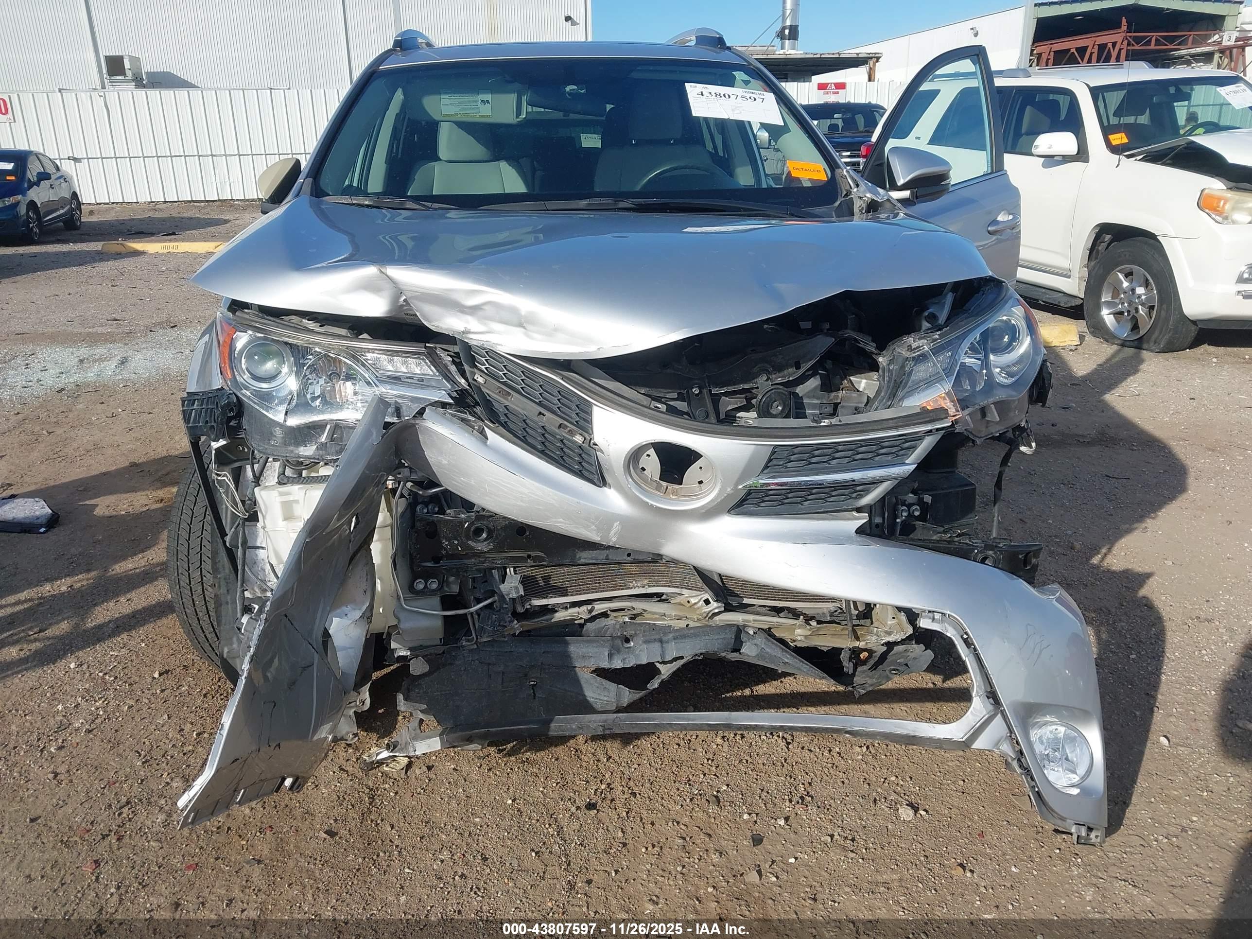 TOYOTA RAV4 image 6