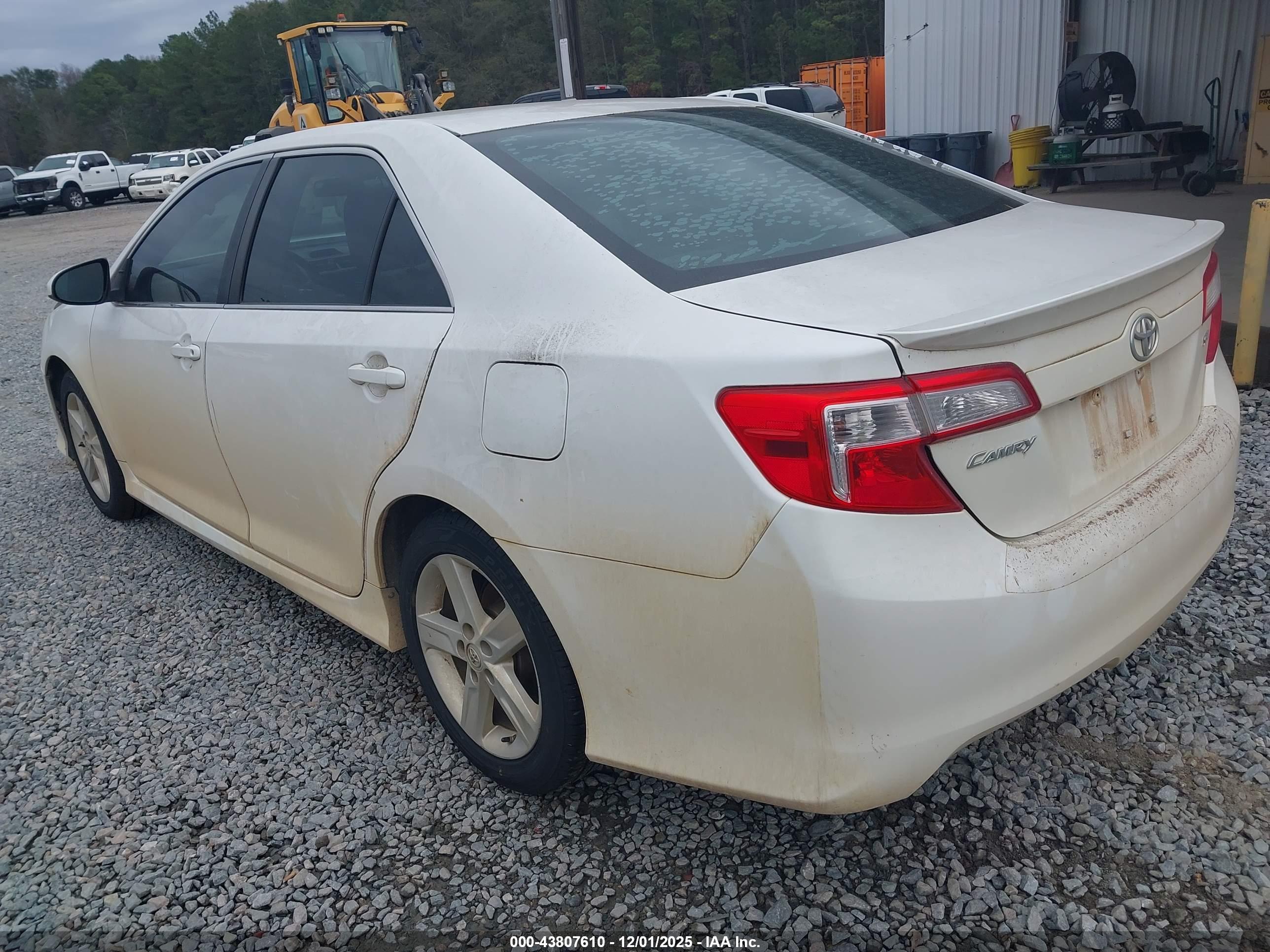 TOYOTA CAMRY image 3