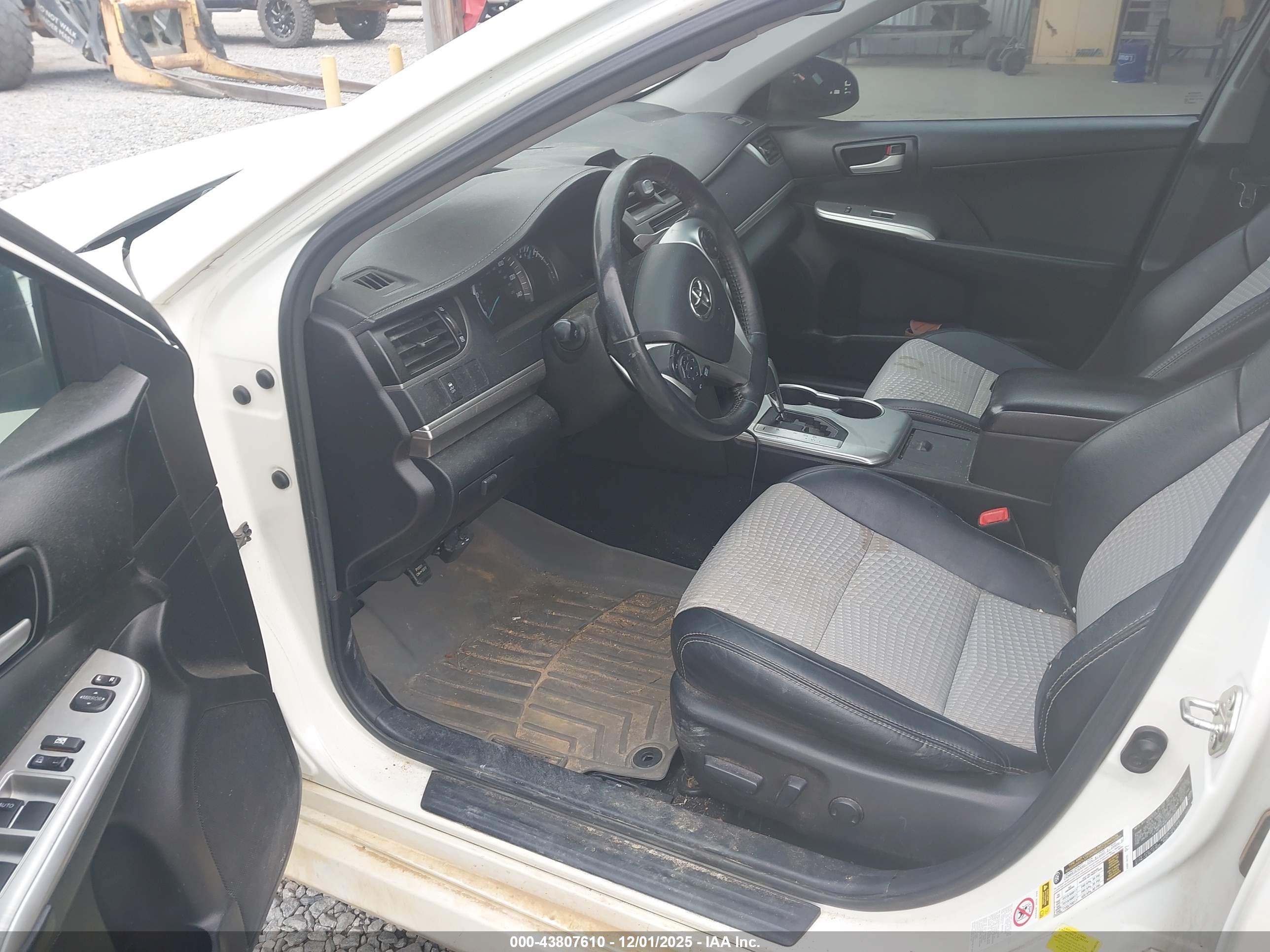 TOYOTA CAMRY image 5