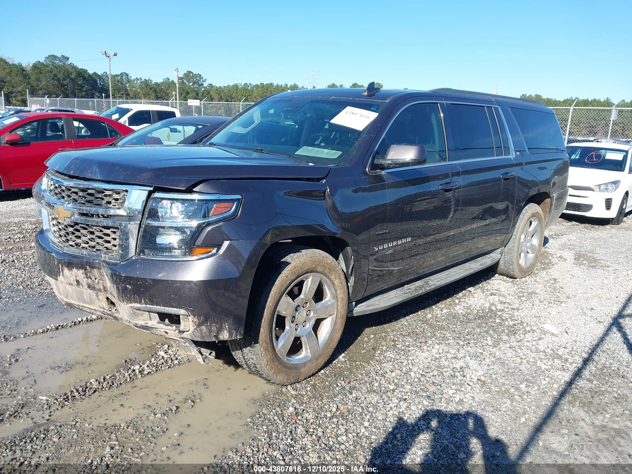 CHEVROLET SUBURBAN image 2