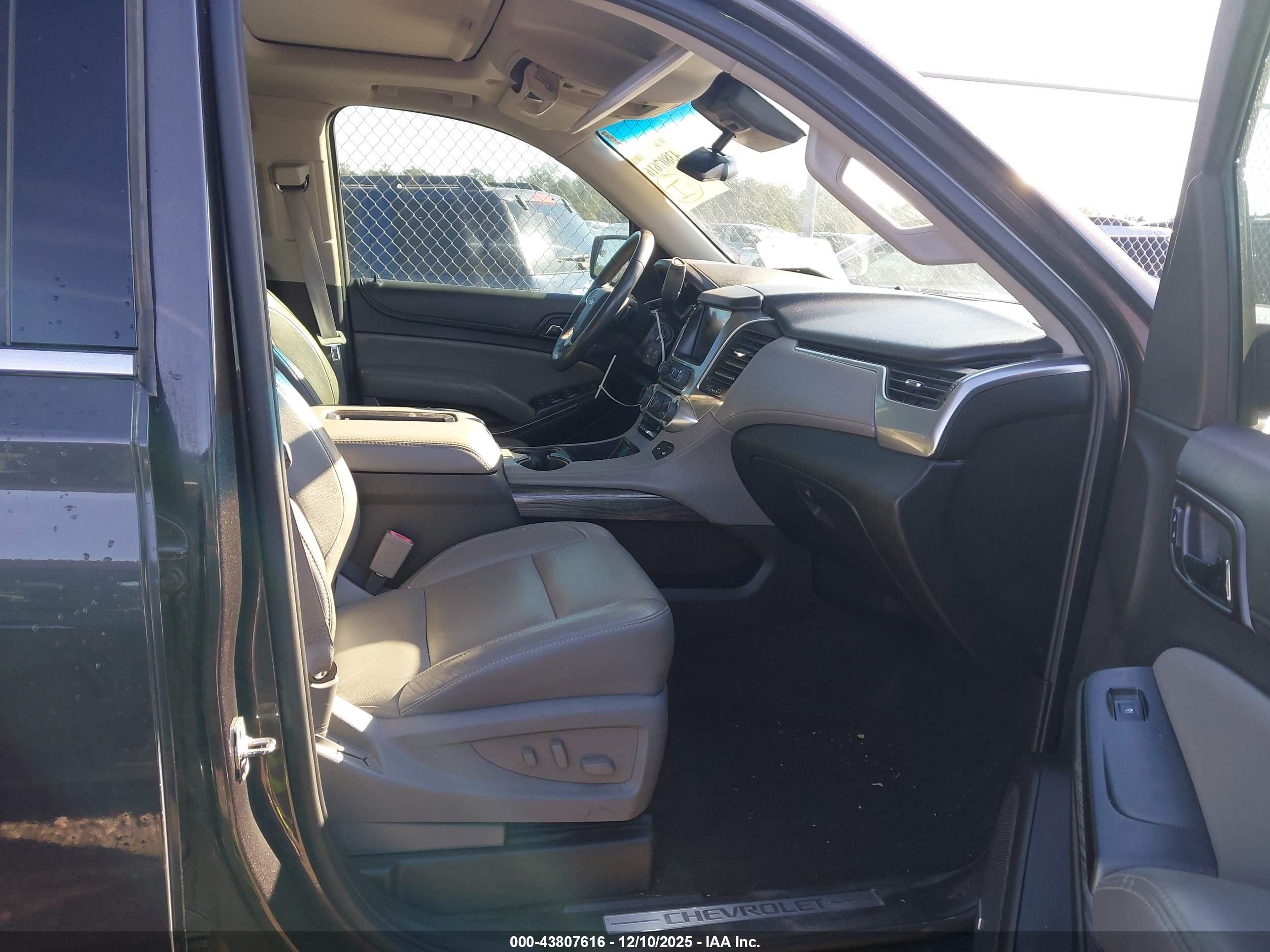 CHEVROLET SUBURBAN image 5